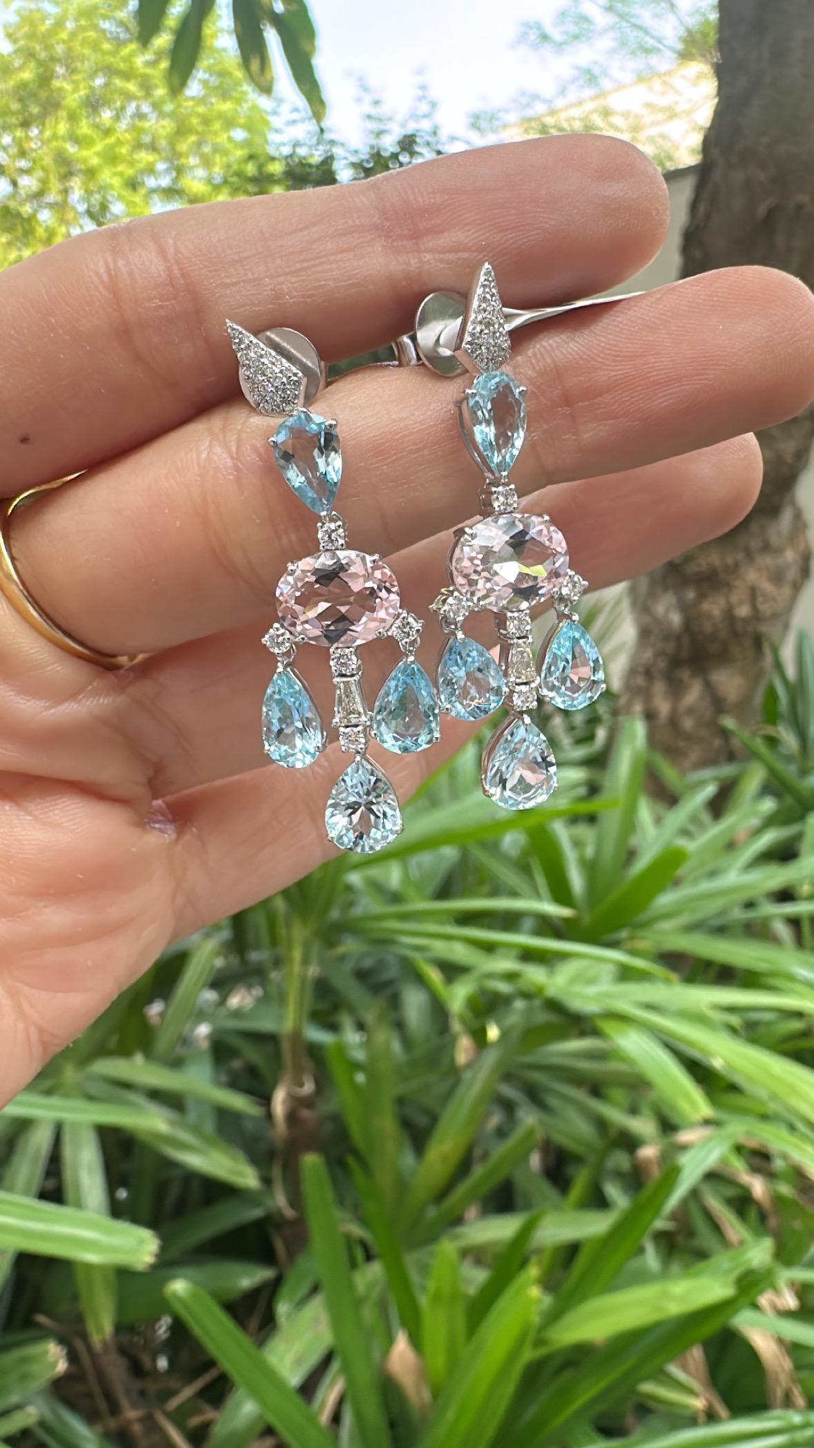 Orecchini pendenti in oro 18 carati, acquamarine, morganiti e diamanti da 6,77 carati in vendita 1