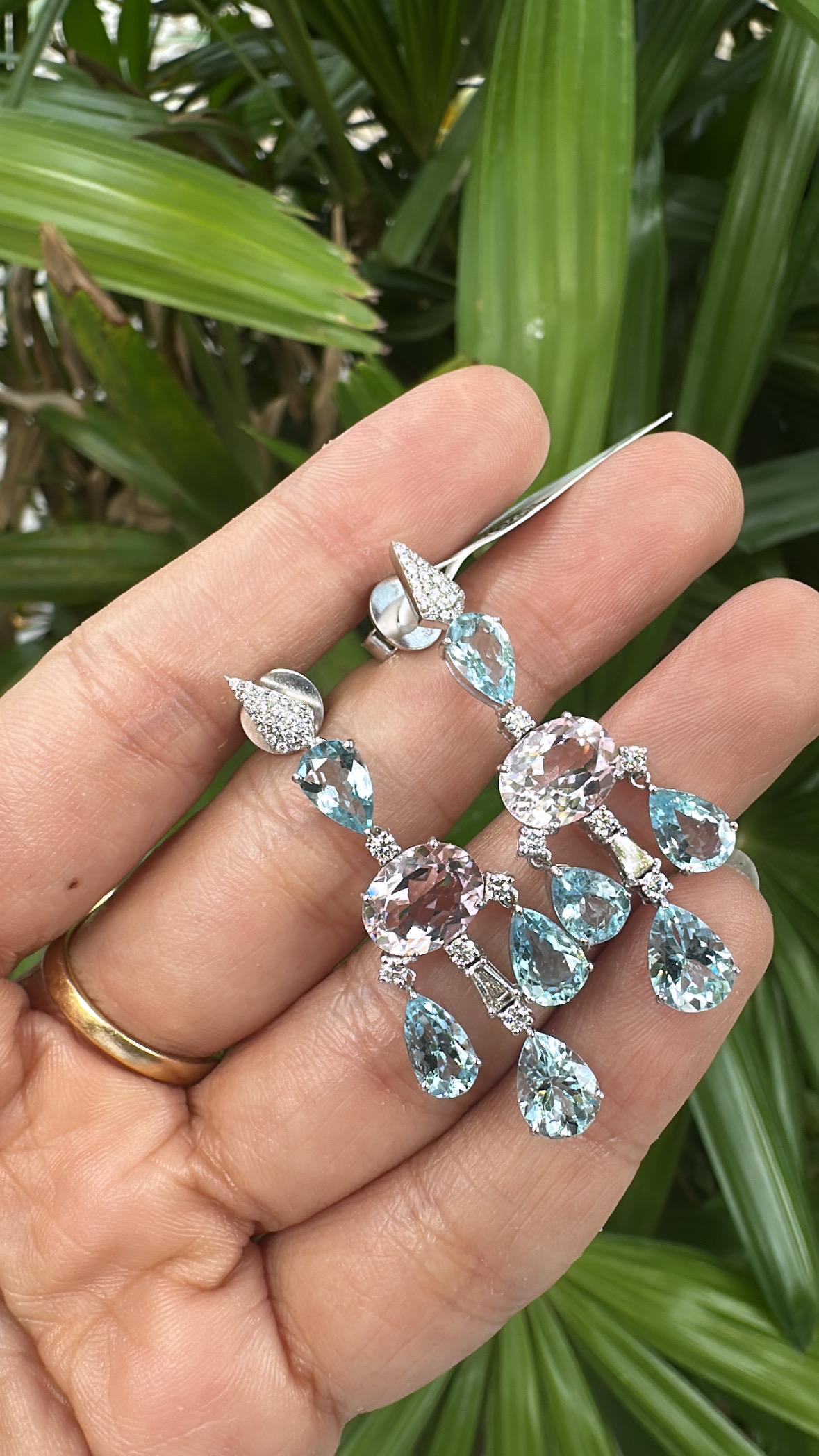 Orecchini pendenti in oro 18 carati, acquamarine, morganiti e diamanti da 6,77 carati in vendita 2