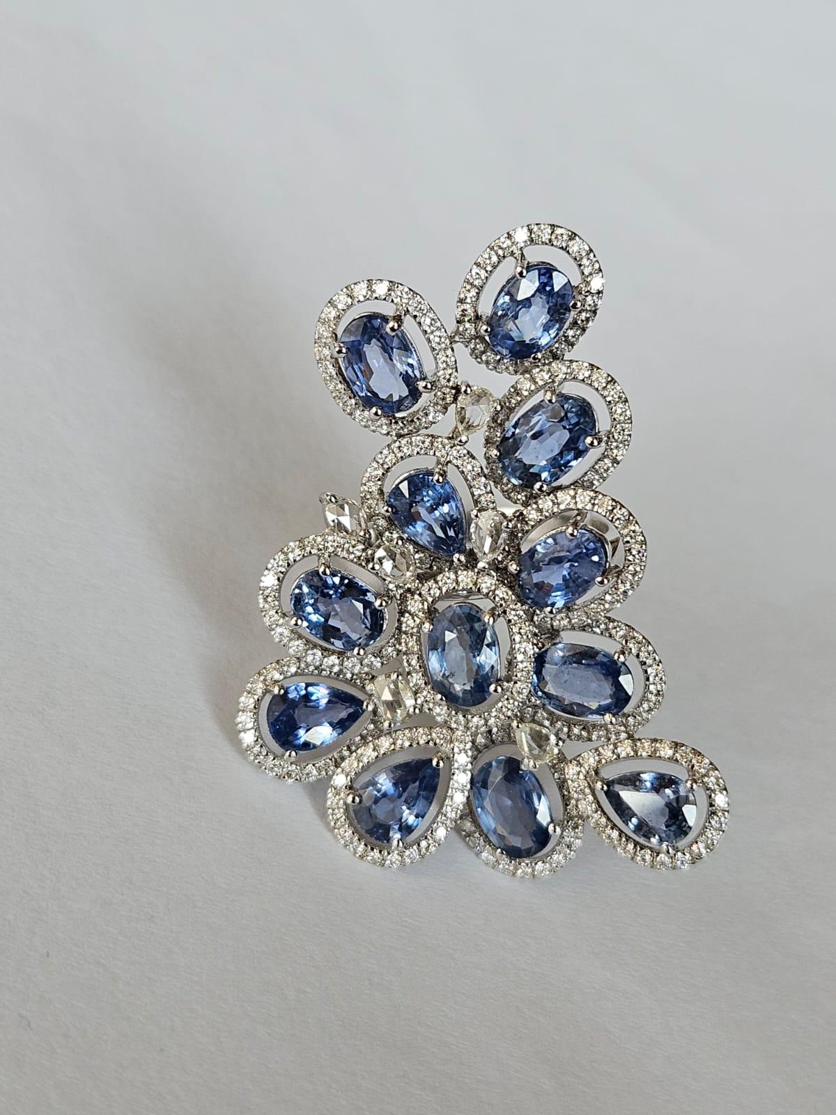 Set in 18K Gold, 6.79 carats Blue Sapphires & Rose Cut Diamonds Cocktail Ring In New Condition For Sale In Hong Kong, HK