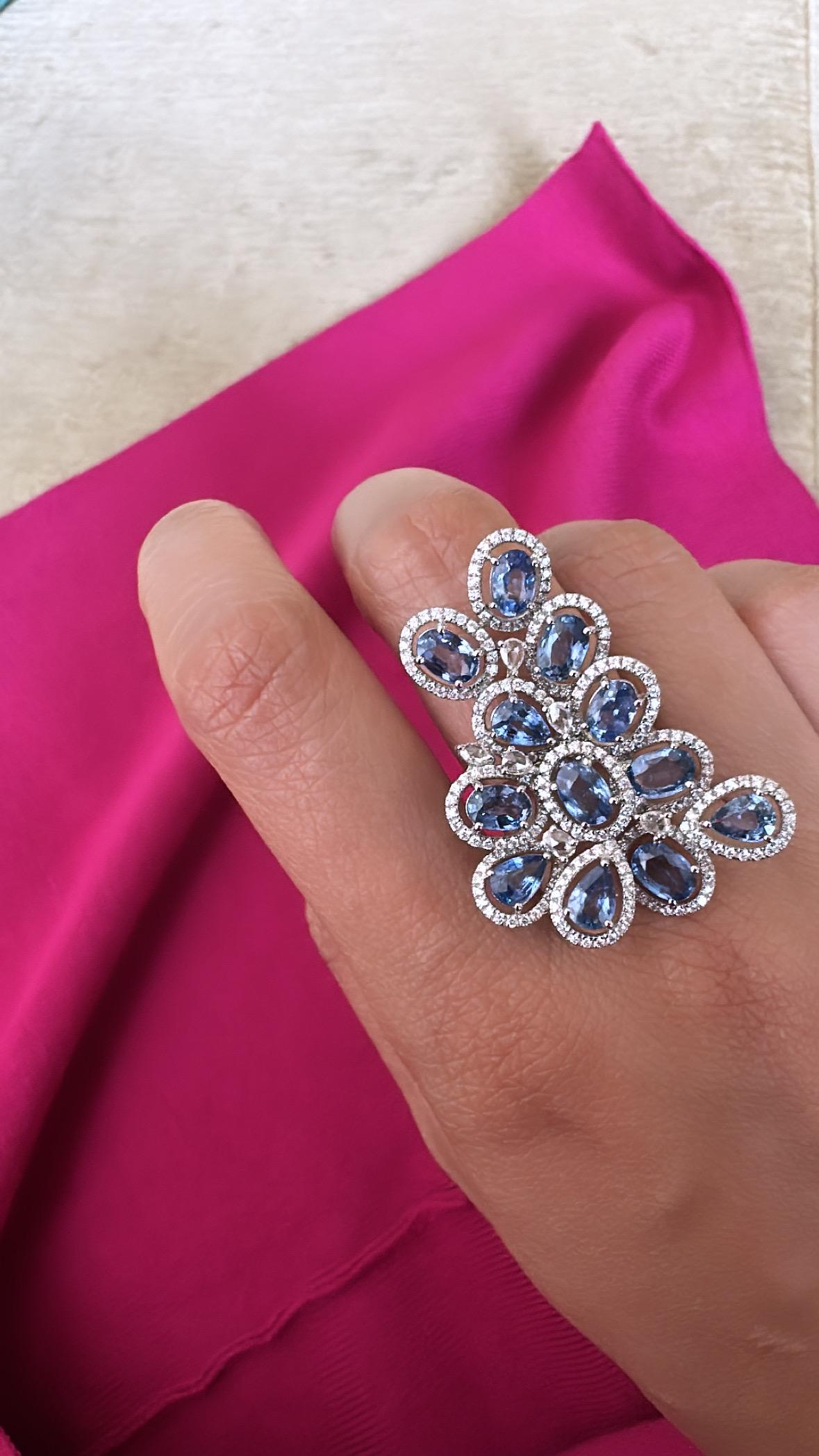 Set in 18K Gold, 6.79 carats Blue Sapphires & Rose Cut Diamonds Cocktail Ring For Sale 2