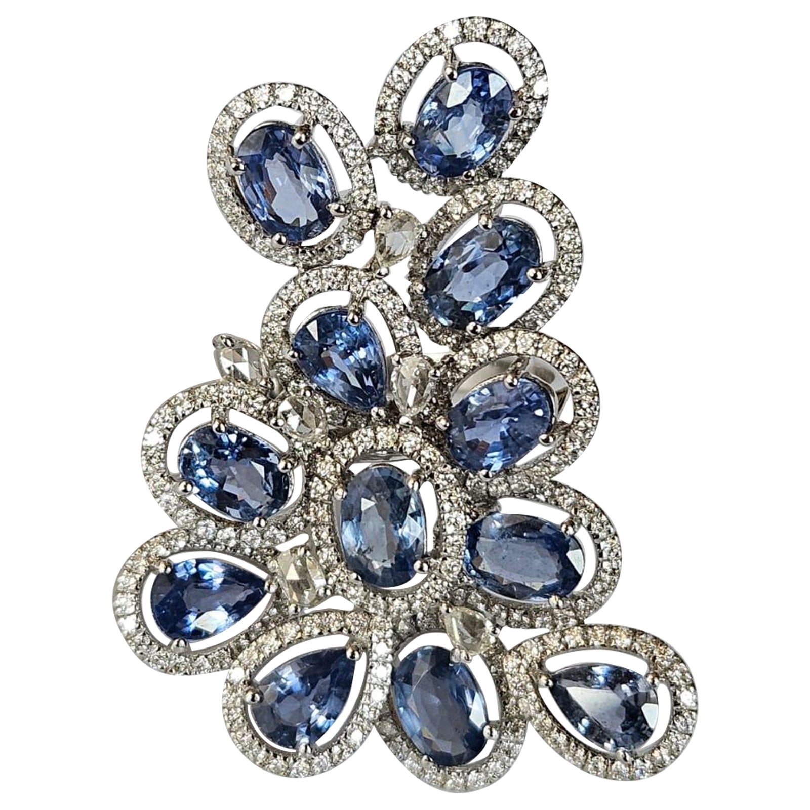 Cocktailring aus 18 Karat Gold, 6,79 Karat blauen Saphiren und Diamanten im Rosenschliff