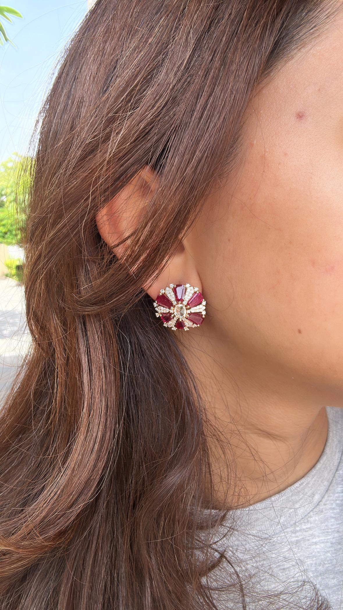 Boucle d'oreille en or 18 carats, 6,82 carats, rubis du Mozambique et diamants taillés en rose en vente 5
