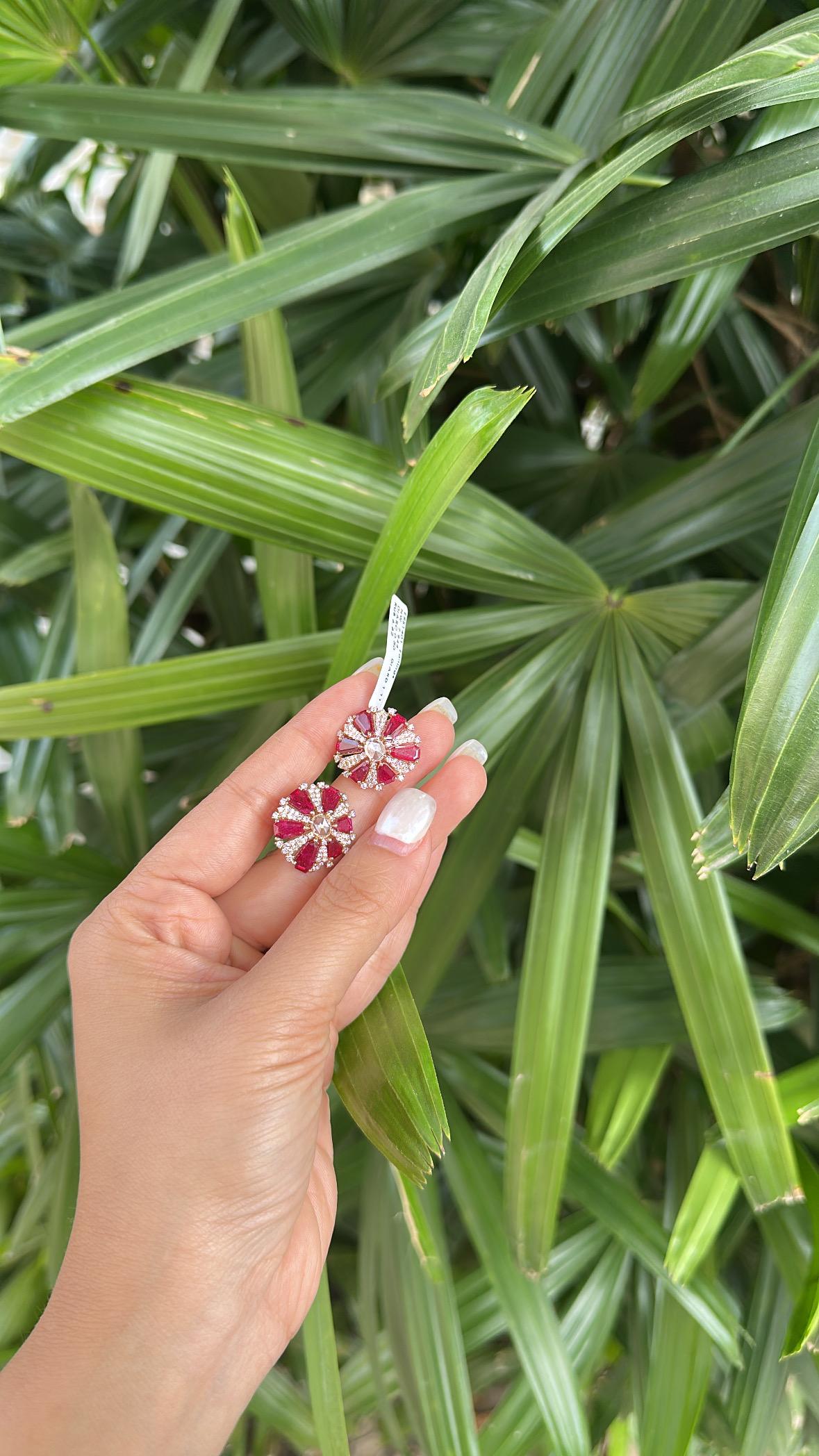 Boucle d'oreille en or 18 carats, 6,82 carats, rubis du Mozambique et diamants taillés en rose en vente 8