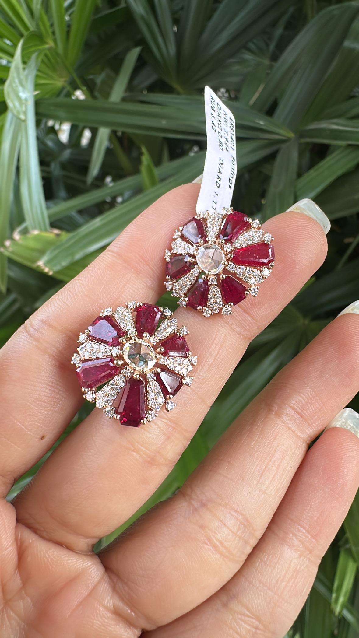 Boucle d'oreille en or 18 carats, 6,82 carats, rubis du Mozambique et diamants taillés en rose en vente 9