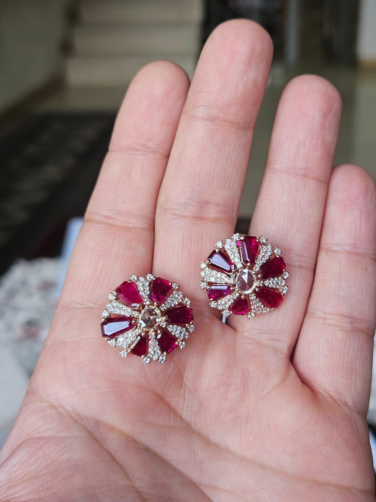 Moderne Boucle d'oreille en or 18 carats, 6,82 carats, rubis du Mozambique et diamants taillés en rose en vente