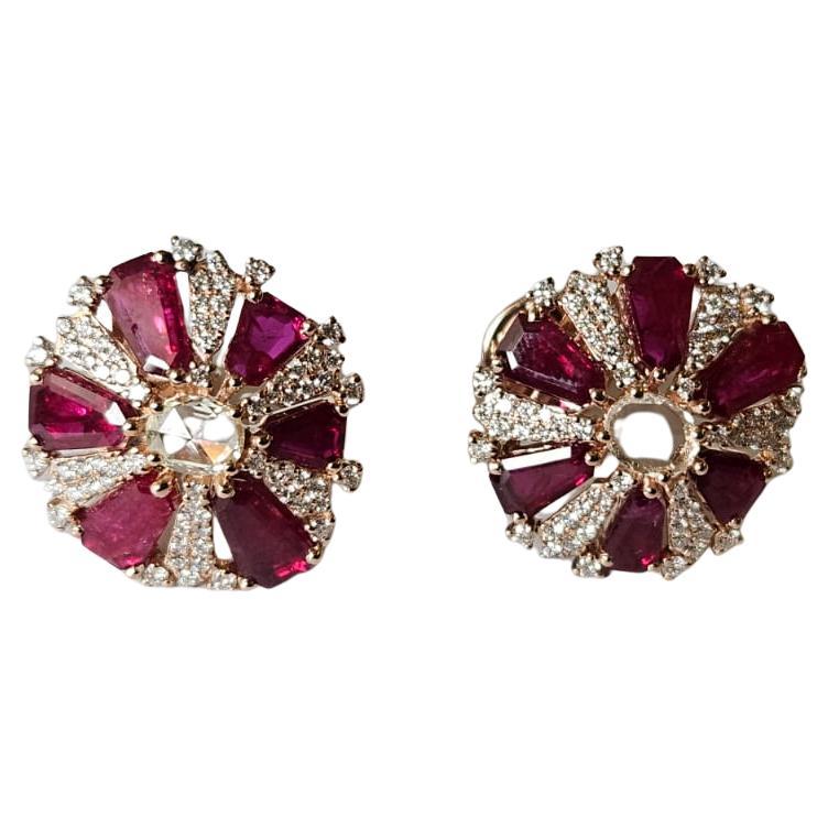 Boucle d'oreille en or 18 carats, 6,82 carats, rubis du Mozambique et diamants taillés en rose en vente