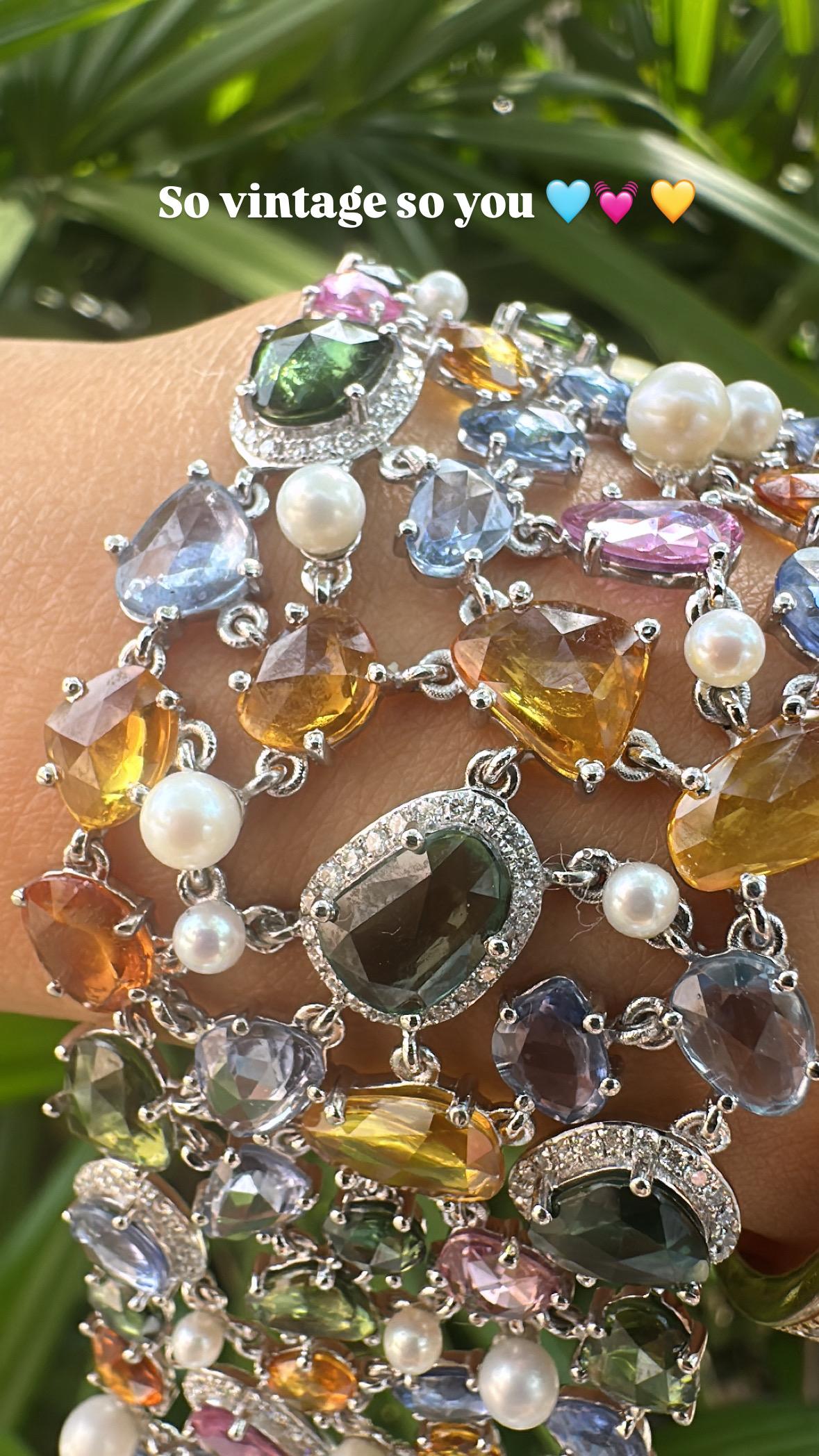 Bracelet à maillons en or 18 carats serti de plusieurs saphirs, perles et diamants de 68,39 carats en vente 4
