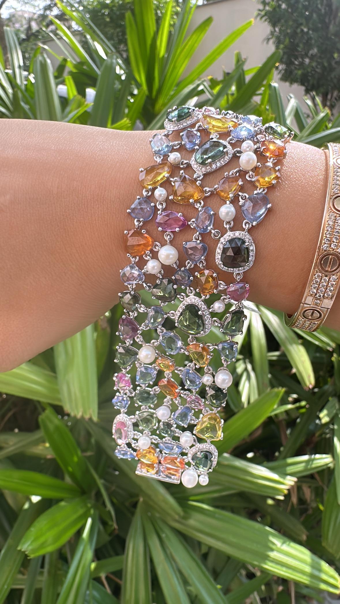 Bracelet à maillons en or 18 carats serti de plusieurs saphirs, perles et diamants de 68,39 carats en vente 8