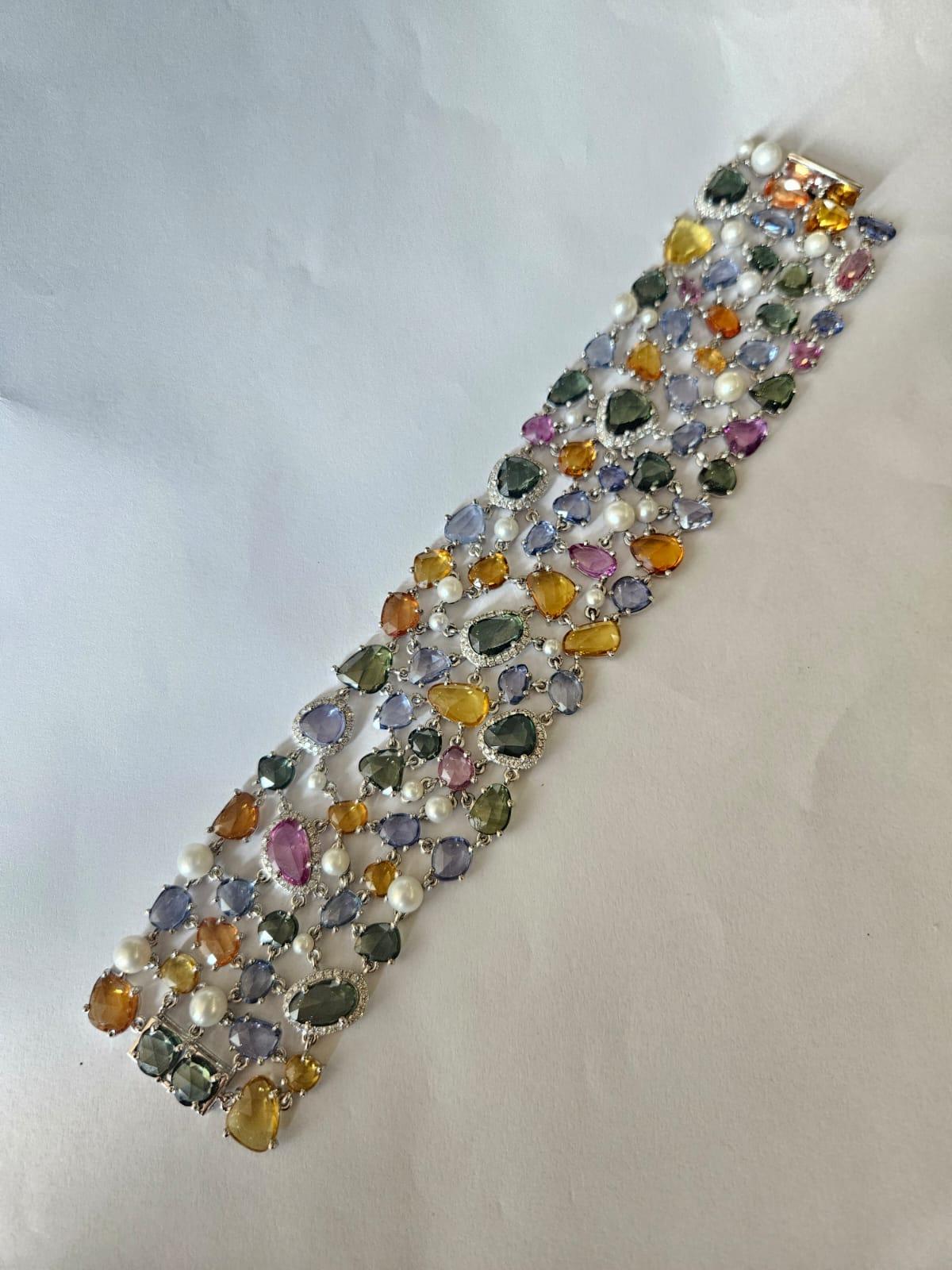 Bracelet à maillons en or 18 carats serti de plusieurs saphirs, perles et diamants de 68,39 carats Neuf - En vente à Hong Kong, HK