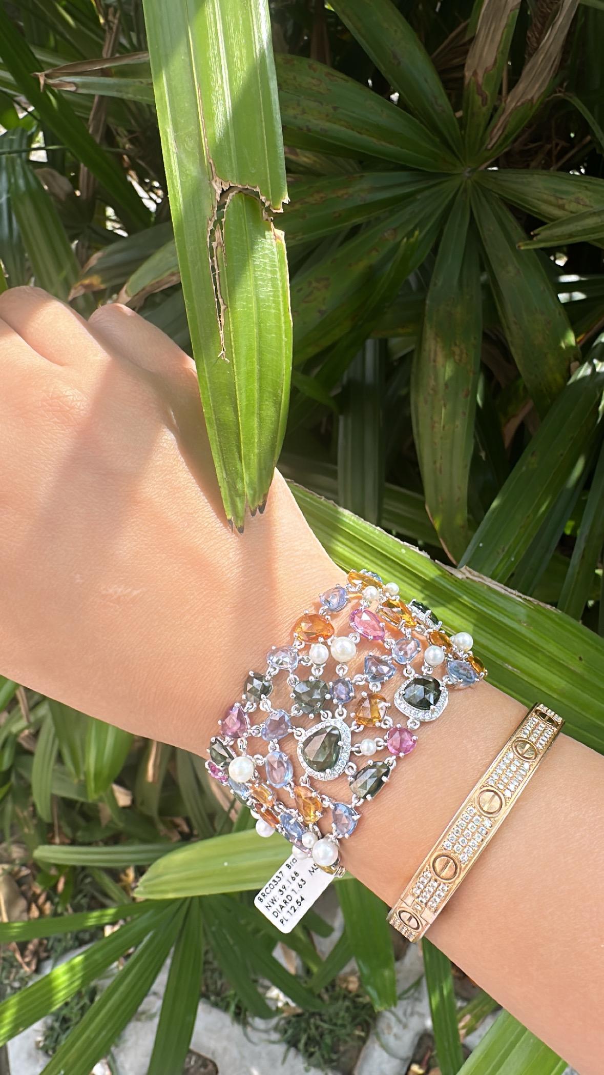 Bracelet à maillons en or 18 carats serti de plusieurs saphirs, perles et diamants de 68,39 carats en vente 3