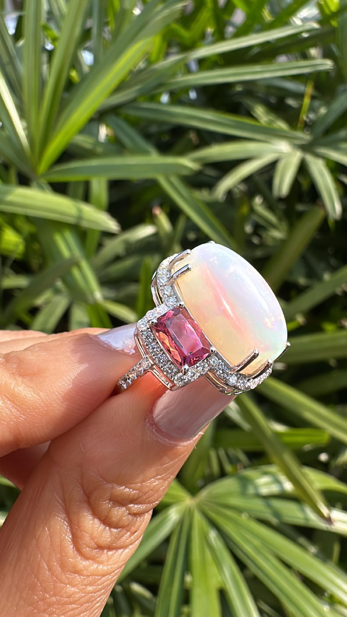 Women's or Men's Set in 18K Gold, 6.99 carats Ethiopian Opal, Rubellite & Diamonds Cocktail Ring For Sale