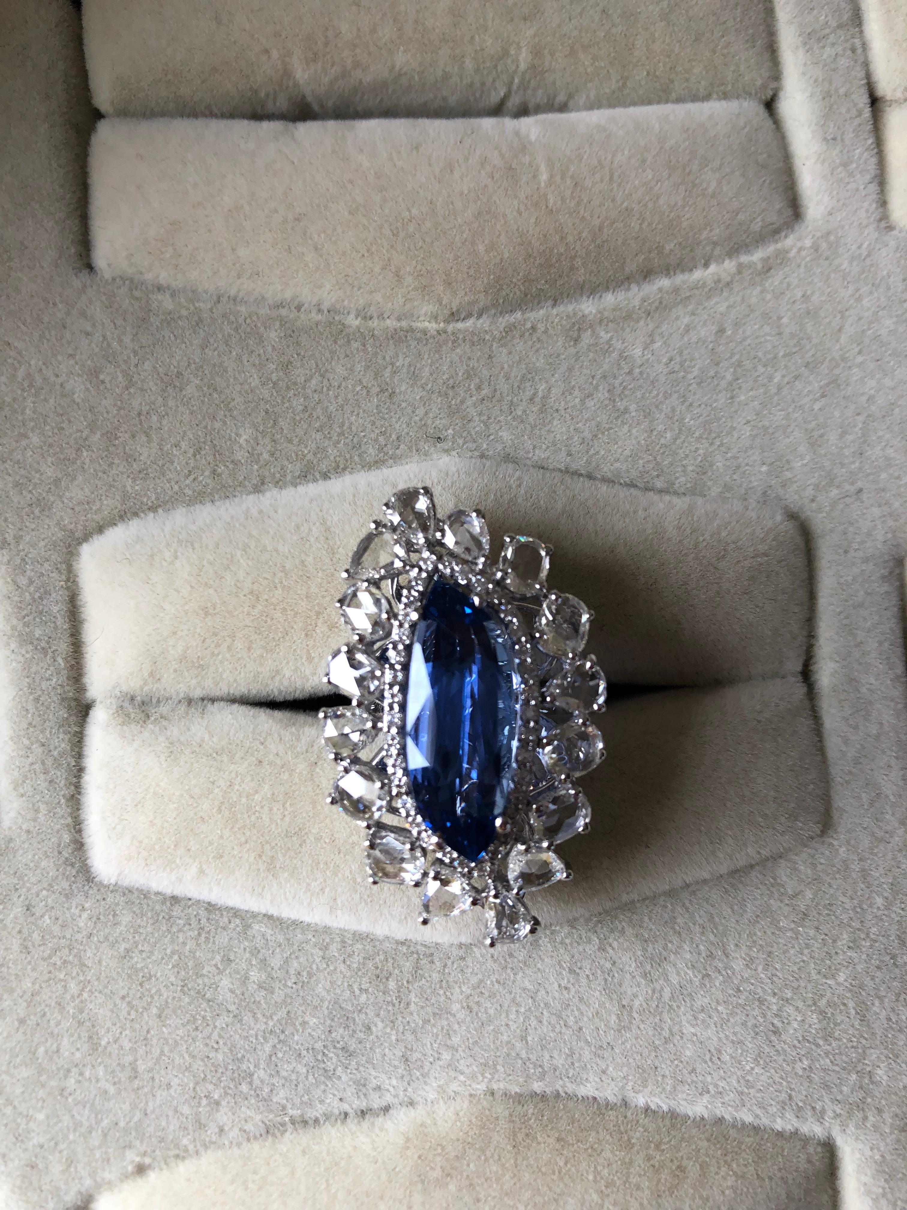Modern 18k Gold 7.00 Cts Ceylon Blue Sapphire & Rose Cut Diamonds Cocktail Ring