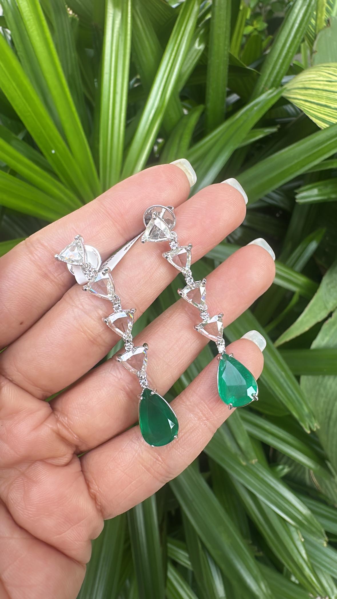 Boucle d'oreille pendante en or 18 carats, 7,04 carats, émeraudes de Zambie et diamants taillés en rose en vente 2