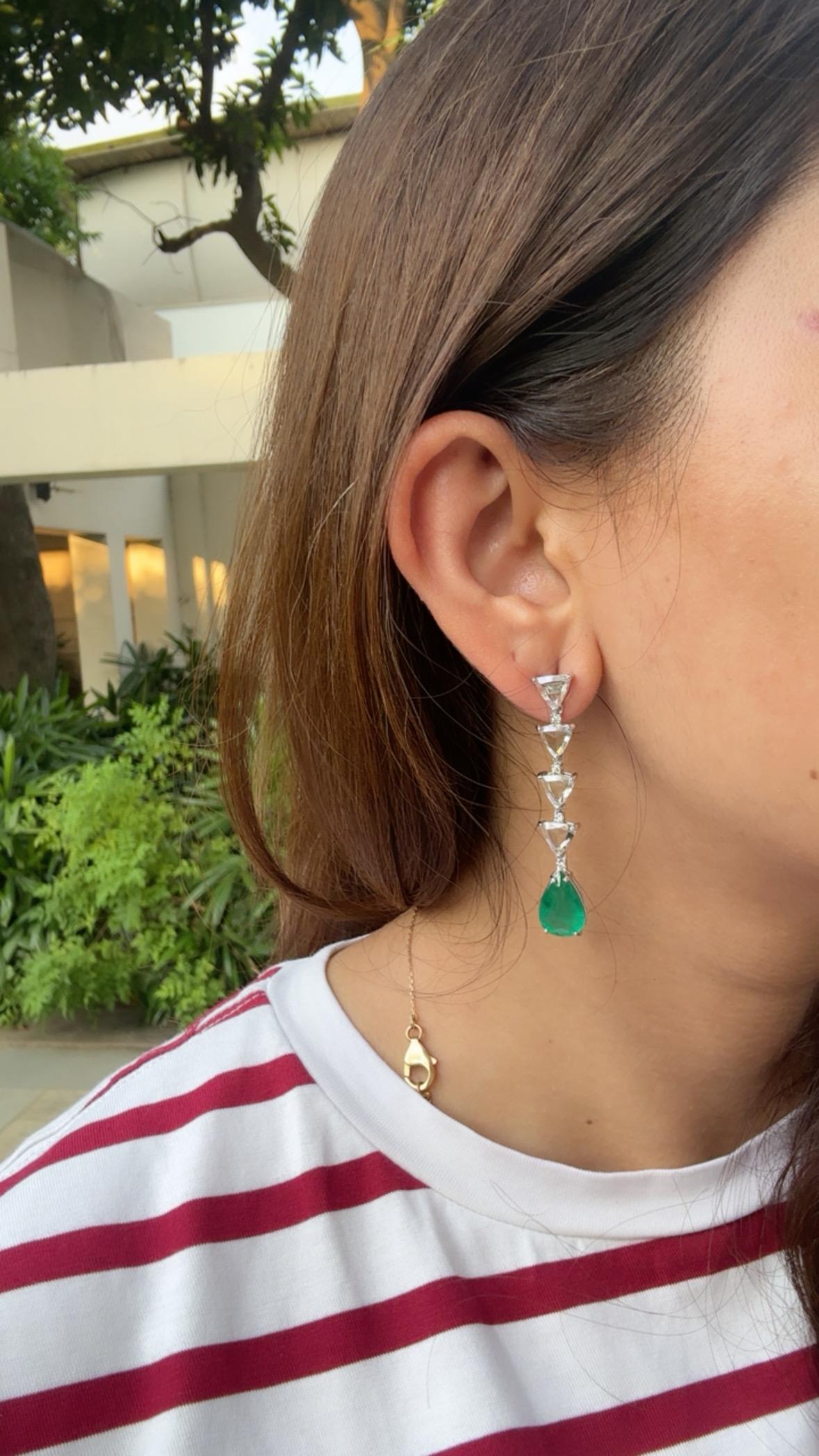 Boucle d'oreille pendante en or 18 carats, 7,04 carats, émeraudes de Zambie et diamants taillés en rose en vente 3