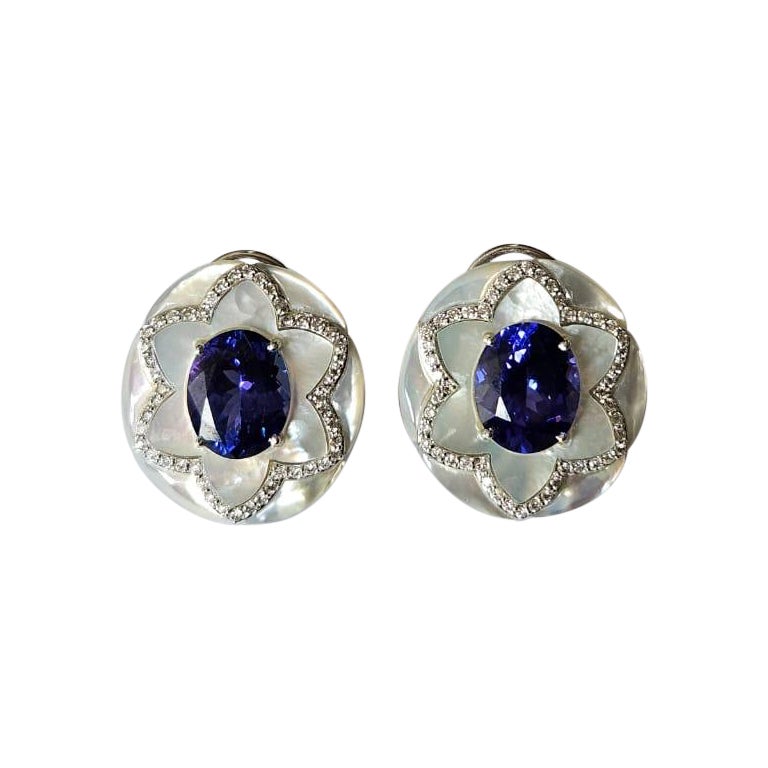 Boucles d'oreilles en or 18 carats, Tanzanites de 7,16 carats, nacre de perles et diamants