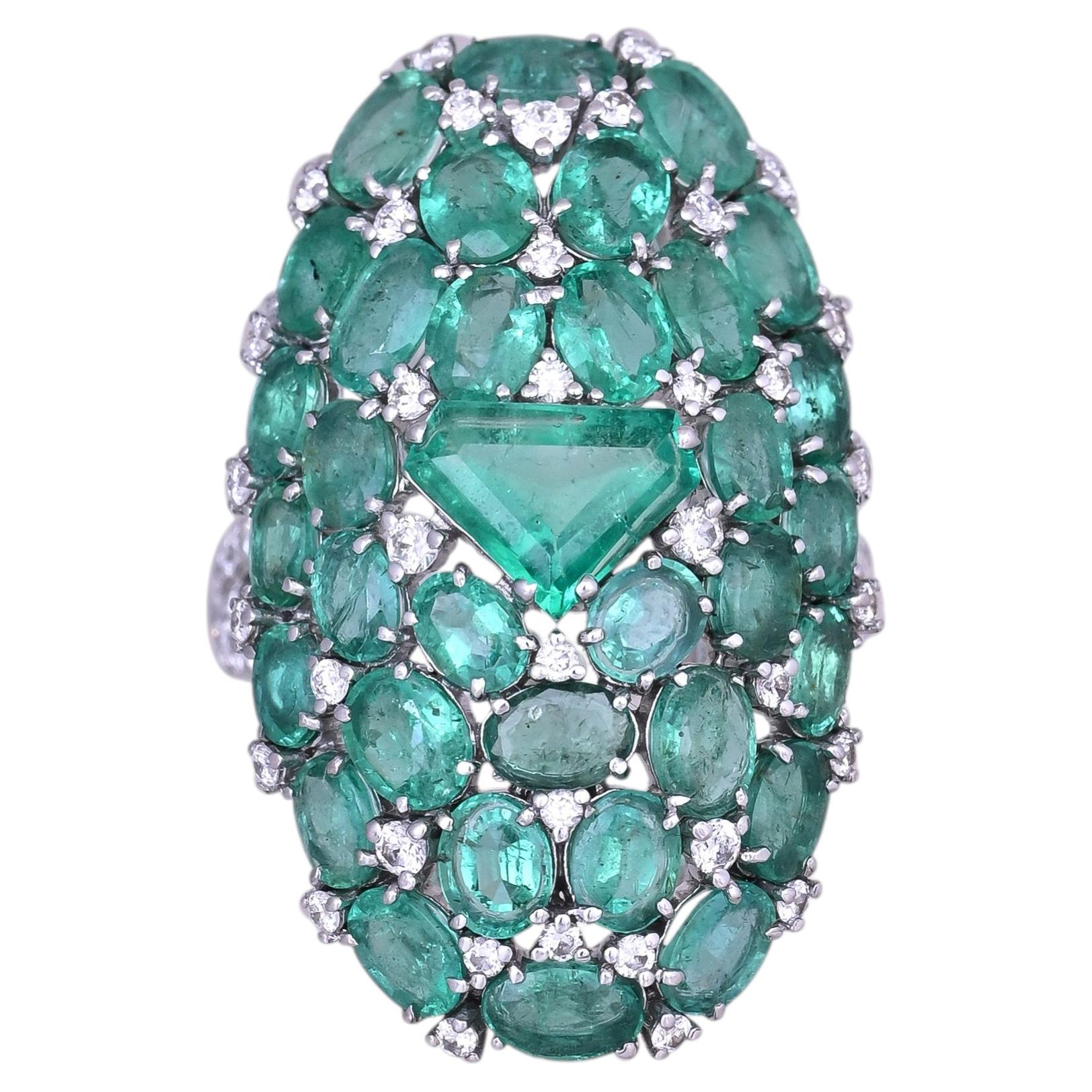 Set in 18K Gold, 7.18 carats, natural Zambian Emerald & Diamonds Cocktail Ring