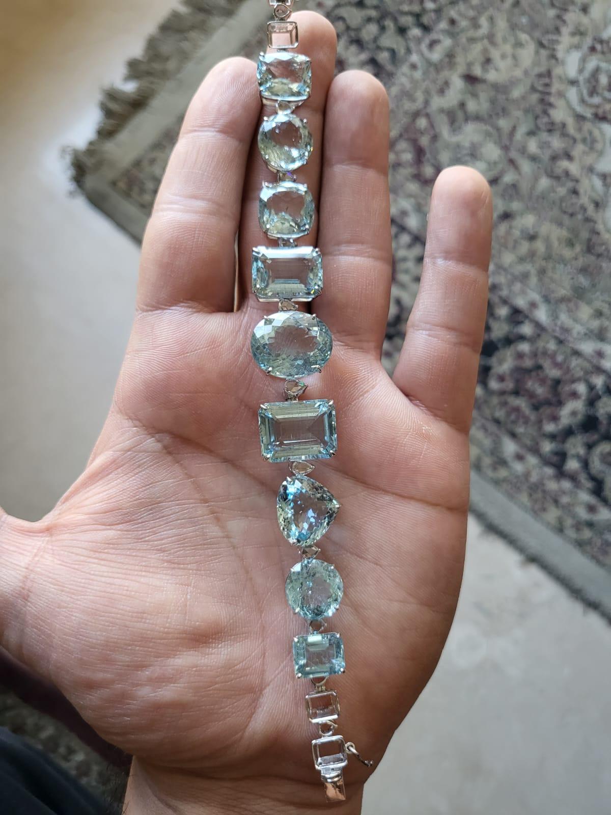 Serti en or 18K, 72.17 carats, aigue-marine naturelle et diamants The Moderns Neuf - En vente à Hong Kong, HK