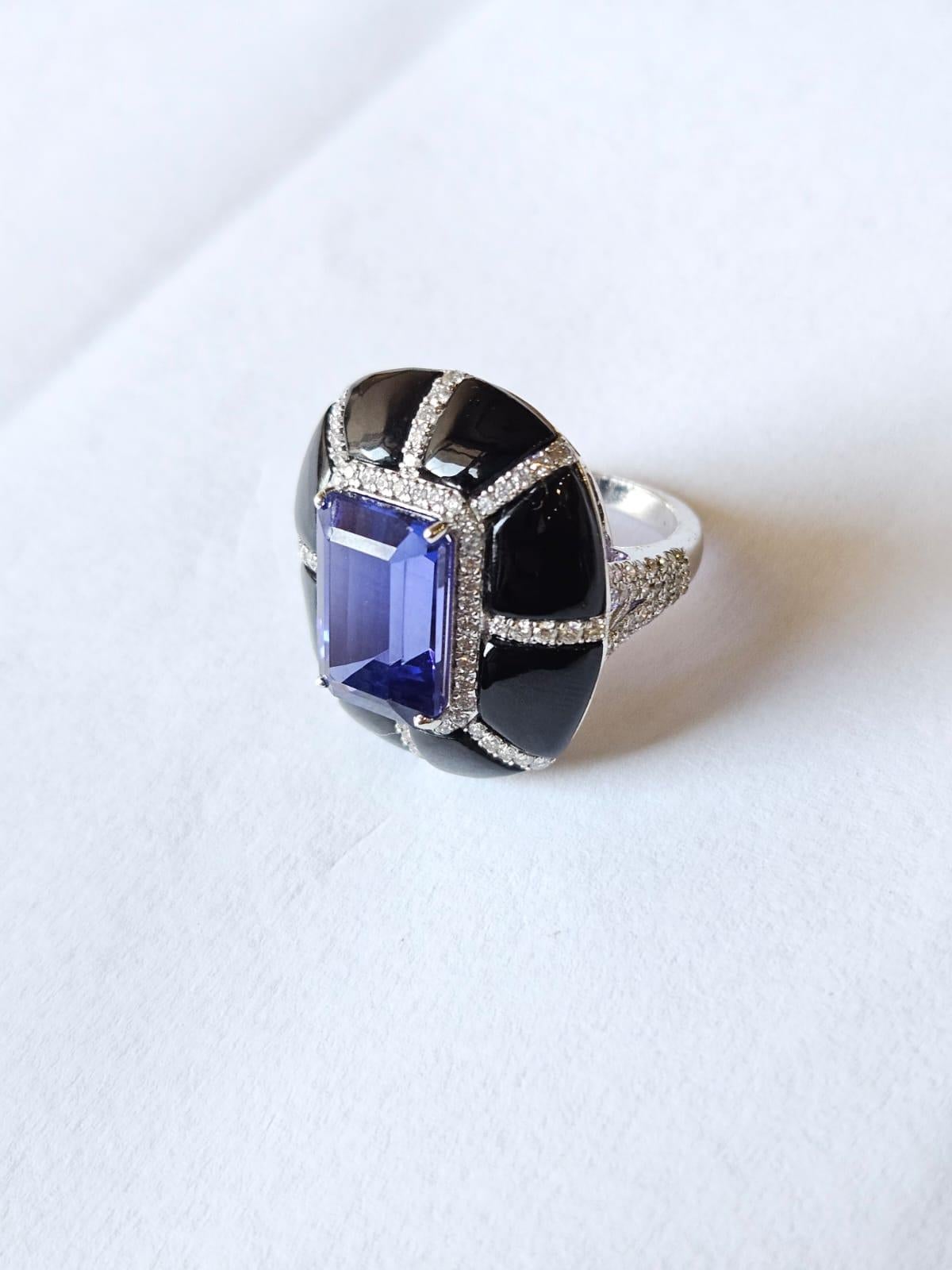 Emerald Cut Set in 18K Gold, 7.33 carats Tanzanite, Black Onyx & Diamonds Cocktail Ring For Sale