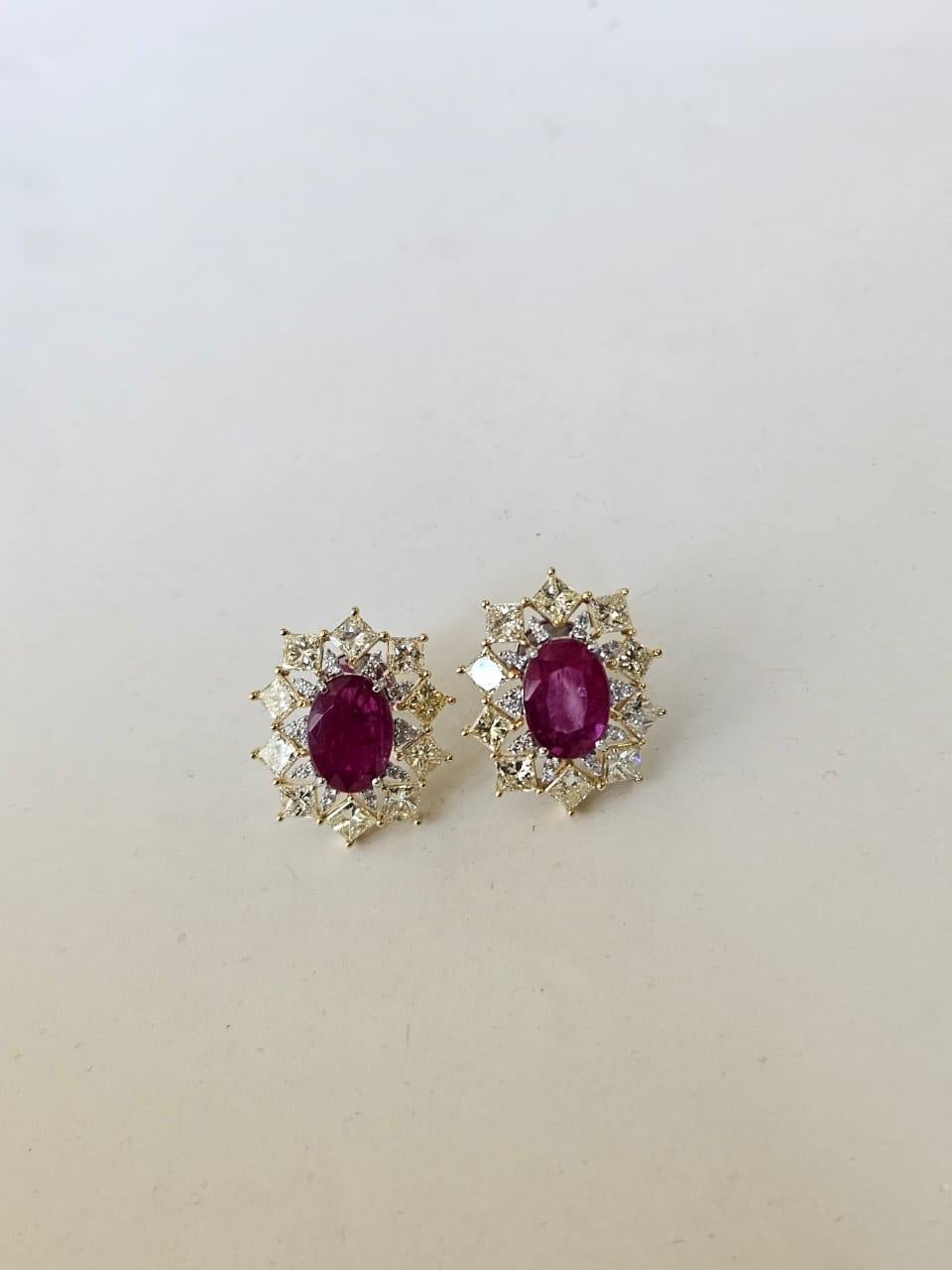 Boucles d'oreilles en or 18 carats, 7,35 carats, rubis du Mozambique et diamants jaunes Unisexe en vente