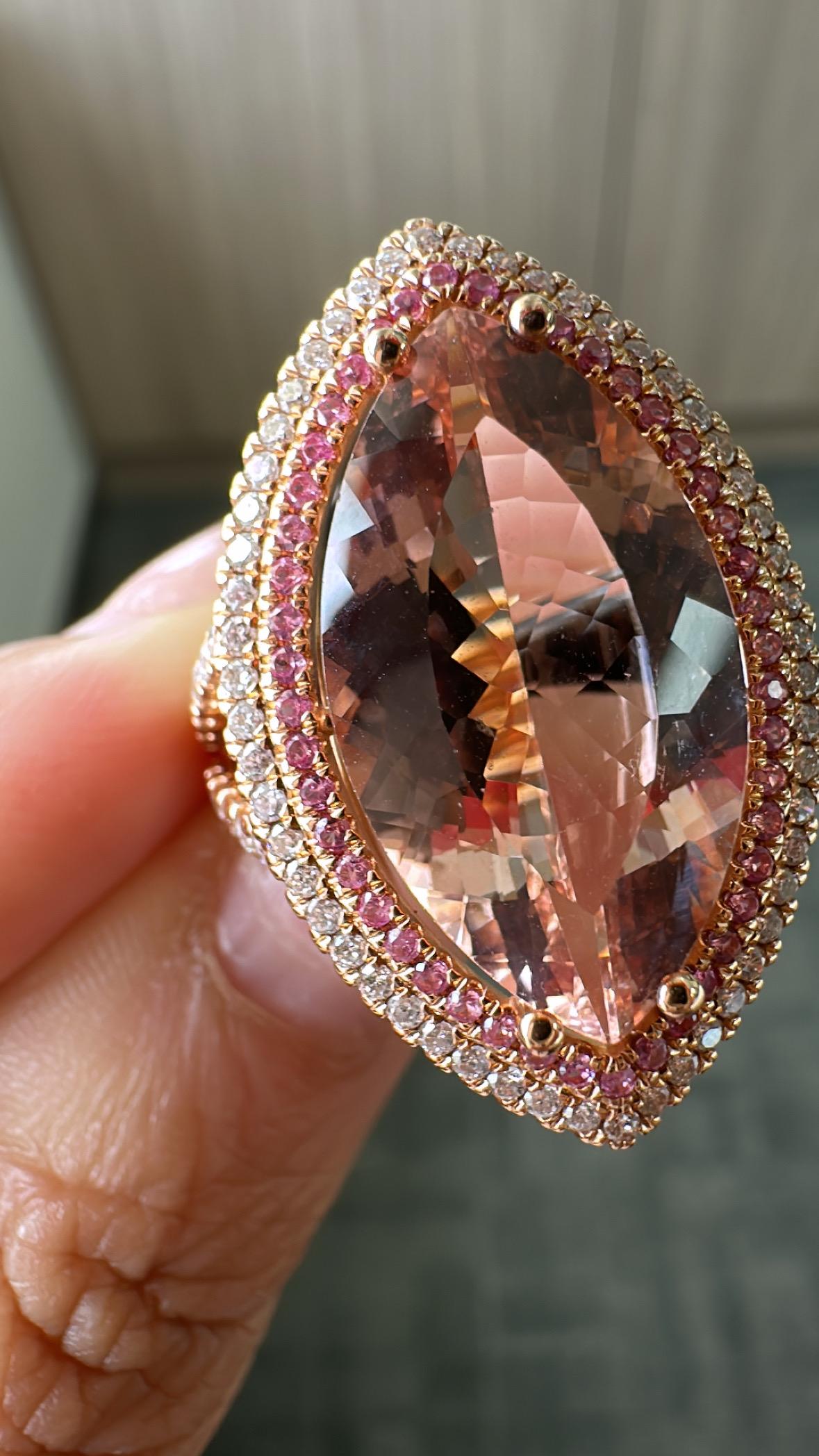 In 18K Gold gefasst, 7,44 Karat, Morganit, Pinke Saphire & Diamanten Cocktail-Ring für Damen oder Herren im Angebot