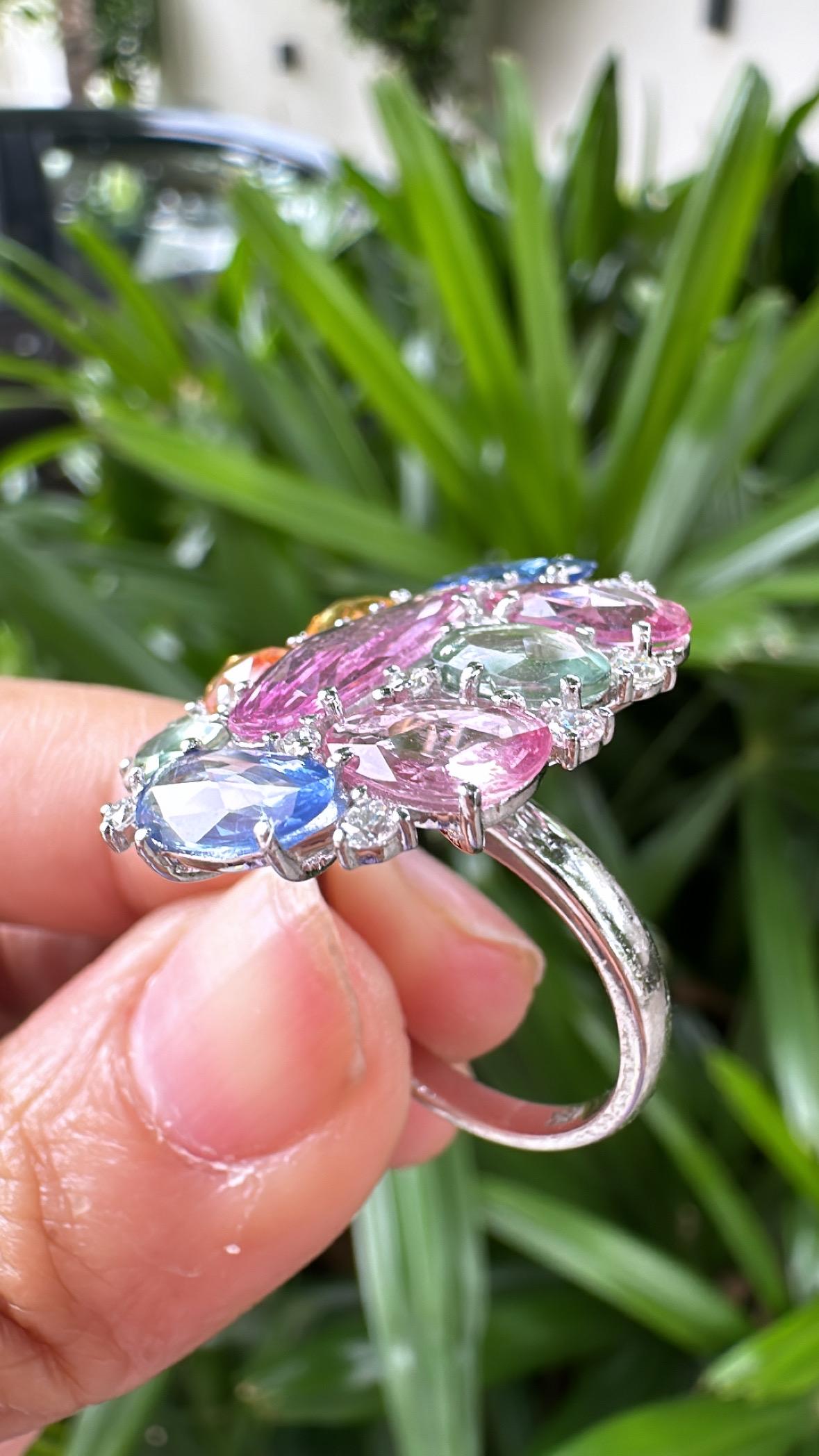 Rose Cut Set in 18K Gold, 7.50 carats Ceylon Multi Sapphires & Diamonds Cocktail Ring For Sale