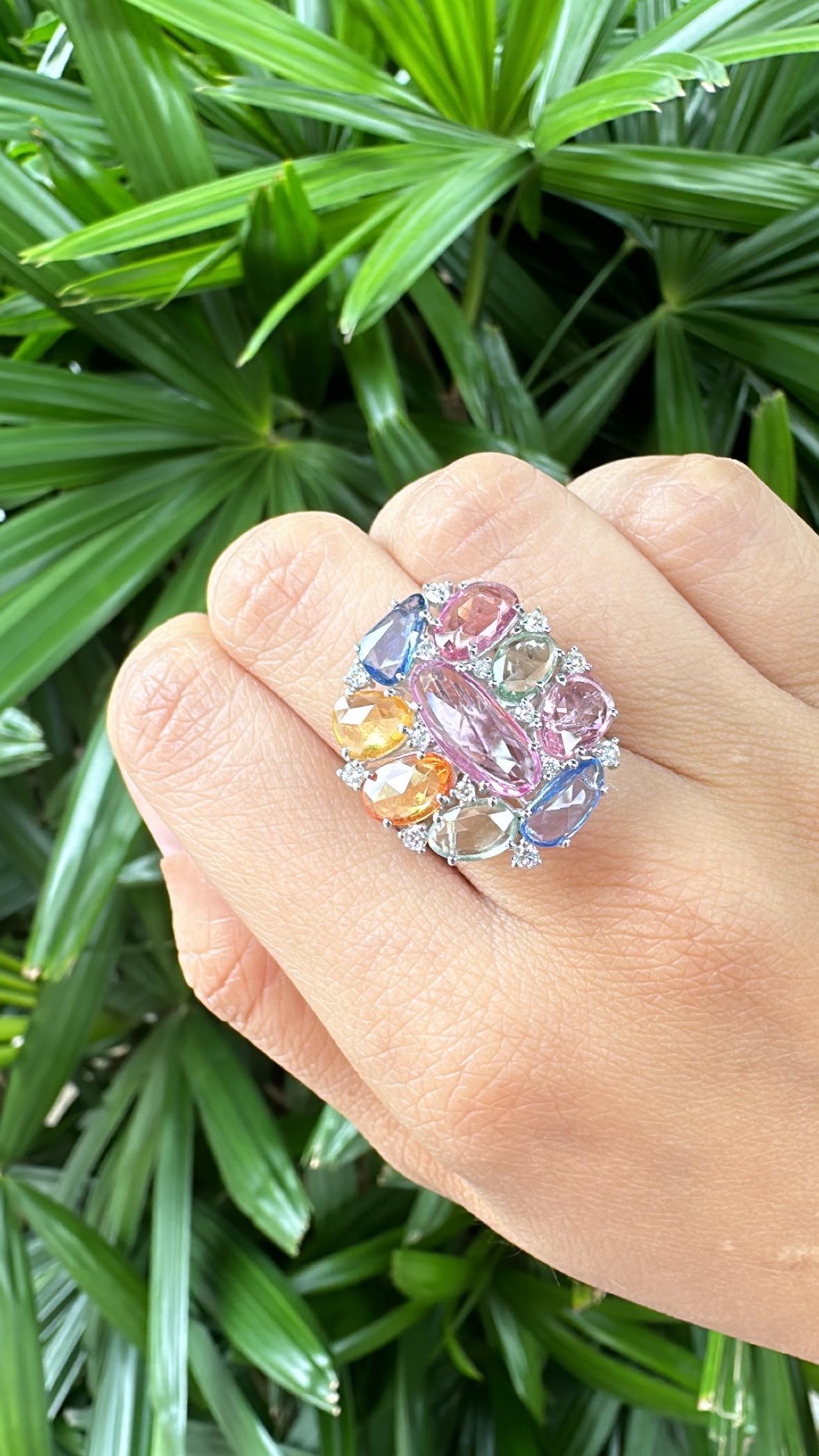 Set in 18K Gold, 7.50 carats Ceylon Multi Sapphires & Diamonds Cocktail Ring For Sale 3