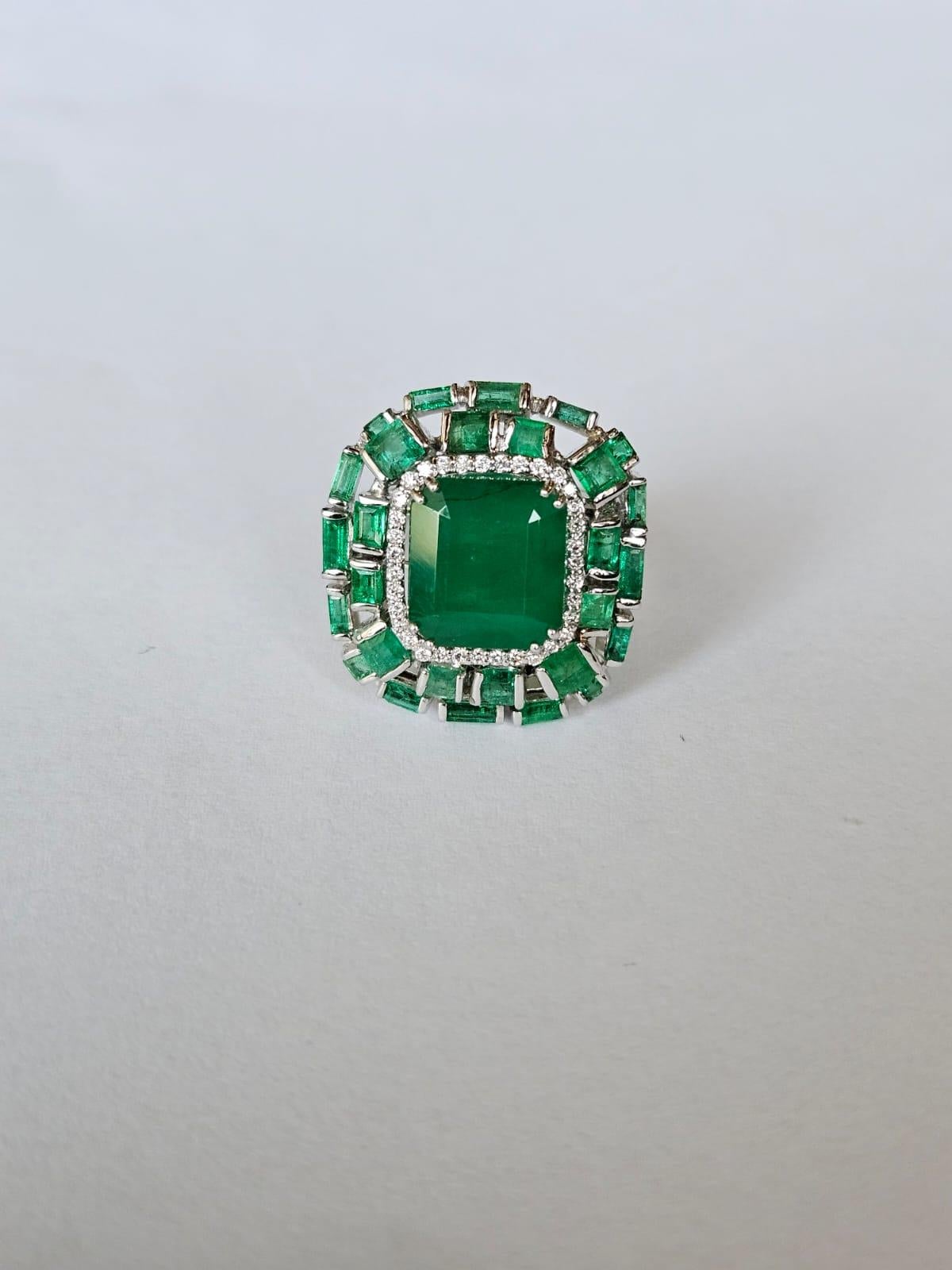 Set in 18K Gold, 7.59 carats, natural Zambian Emerald & Diamonds Engagement Ring In New Condition For Sale In Hong Kong, HK
