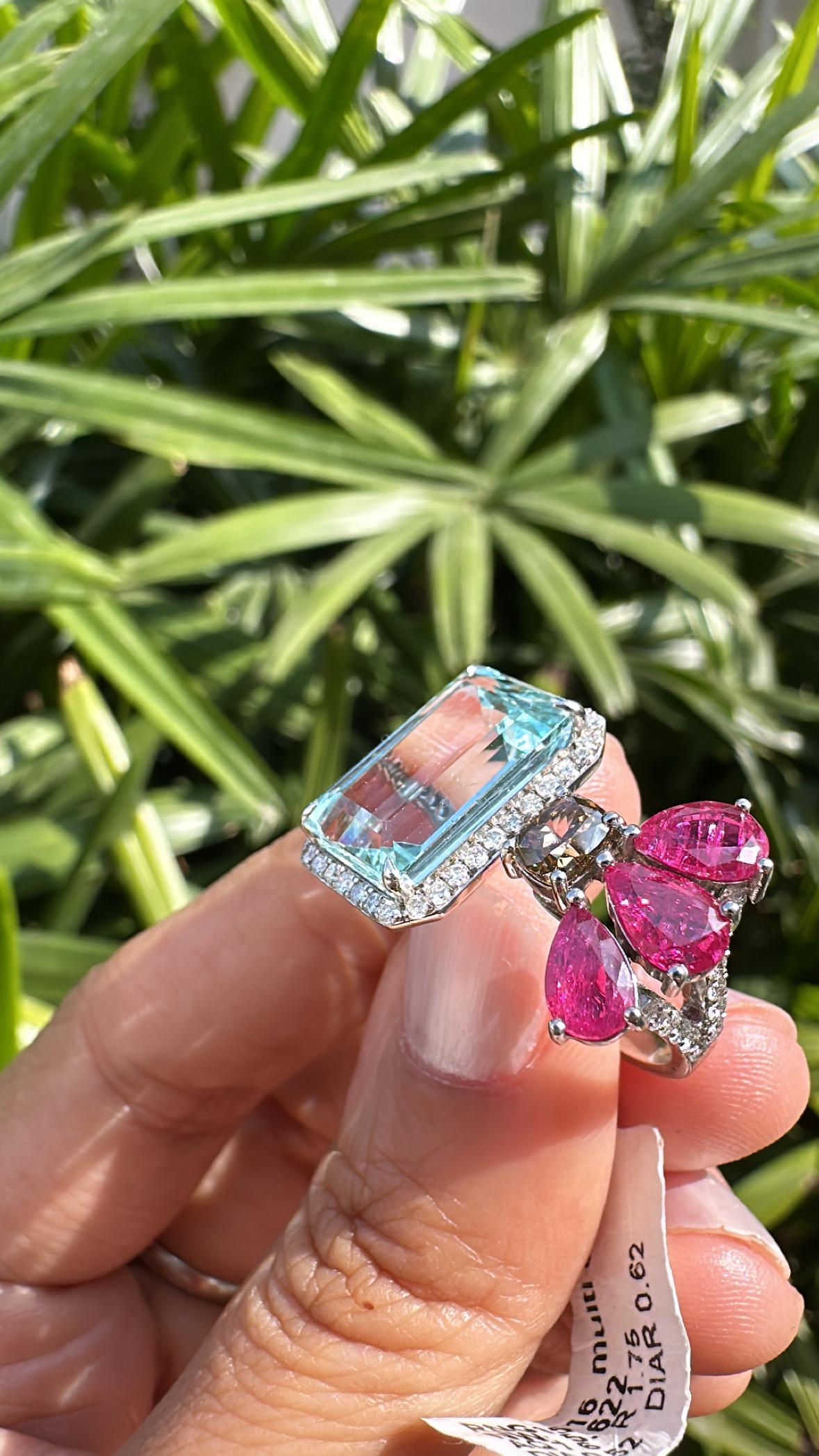 Verlobungsring aus 18 Karat Gold, 7,60 Karat Aquamarin, Rubine und braune Diamanten im Angebot 1