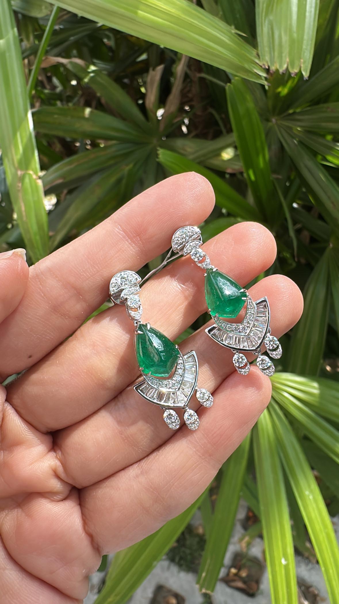 Orecchini con diamanti e smeraldo dello Zambia da 7,62 carati, incastonati in oro 18K in vendita 4