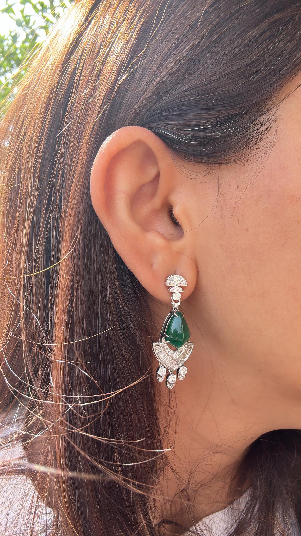 Orecchini con diamanti e smeraldo dello Zambia da 7,62 carati, incastonati in oro 18K in vendita 7