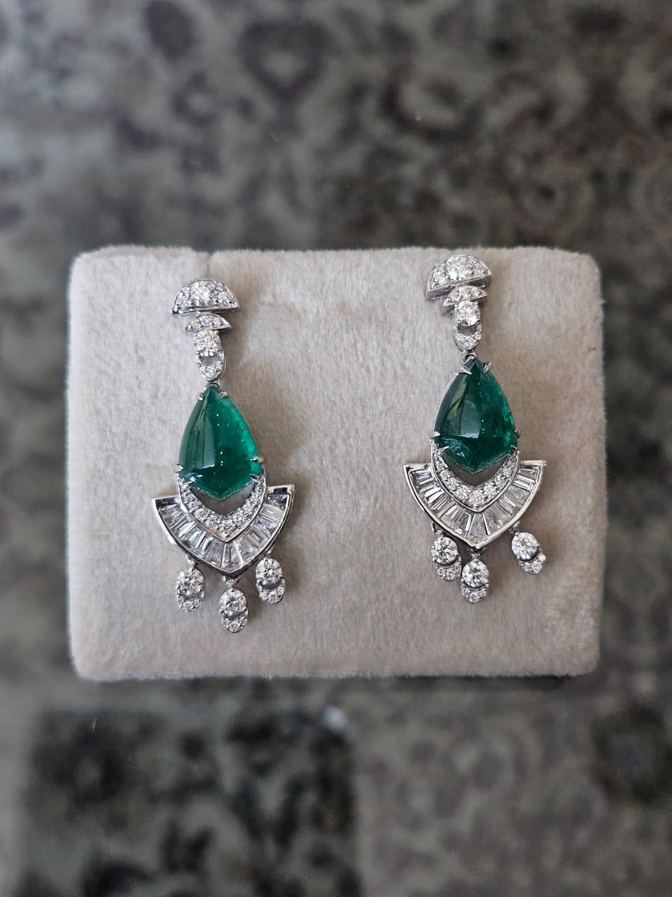 Orecchini con diamanti e smeraldo dello Zambia da 7,62 carati, incastonati in oro 18K In condizioni Nuovo in vendita a Hong Kong, HK