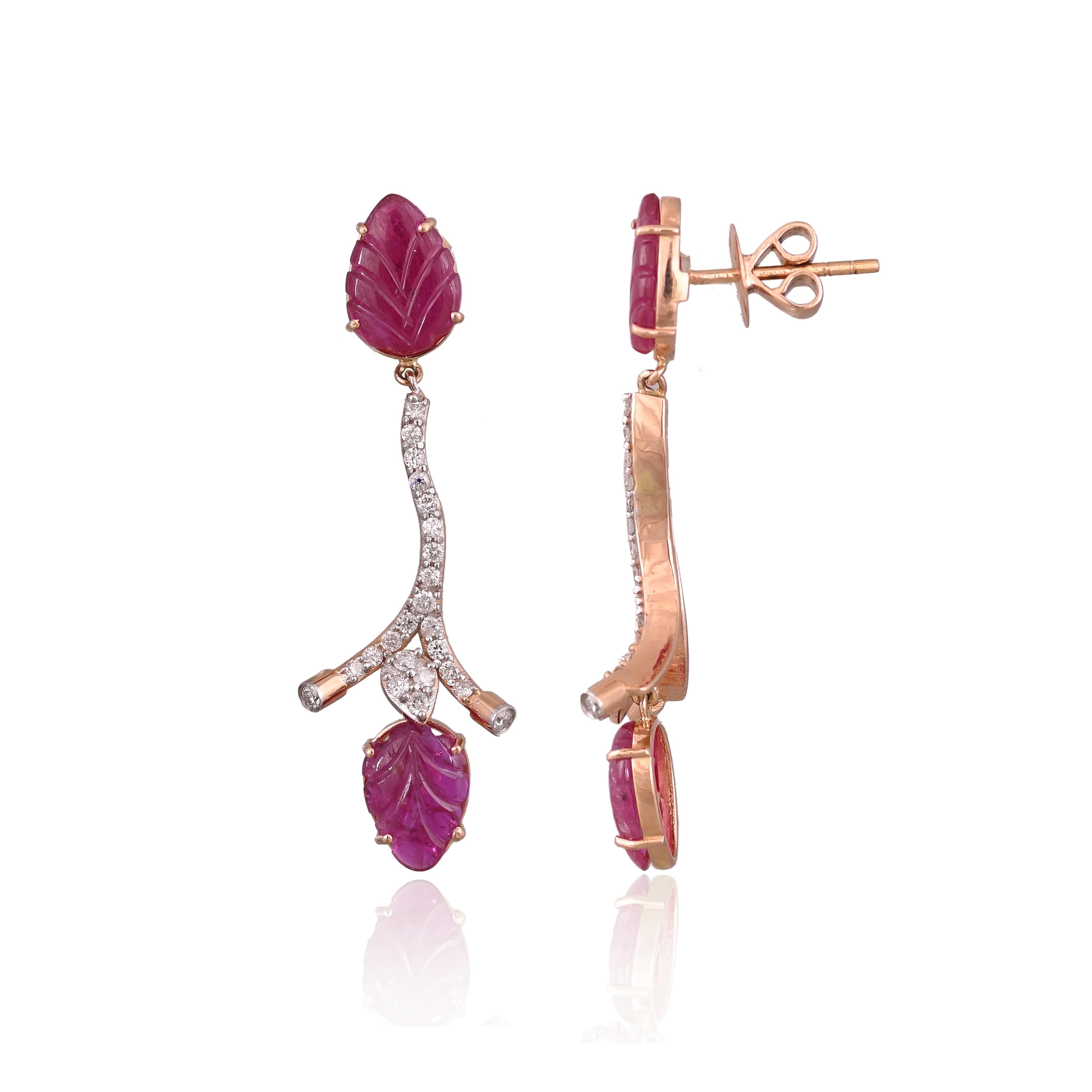 Art Deco Set in 18K Gold, 7.75 carats, Mozambique Ruby & Diamonds Chandelier Earrings For Sale