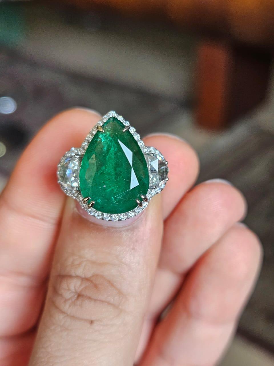 Set in 18K Gold, 7.78 carats Zambian Emerald & Rose Cut Diamonds Engagement Ring im Angebot 7