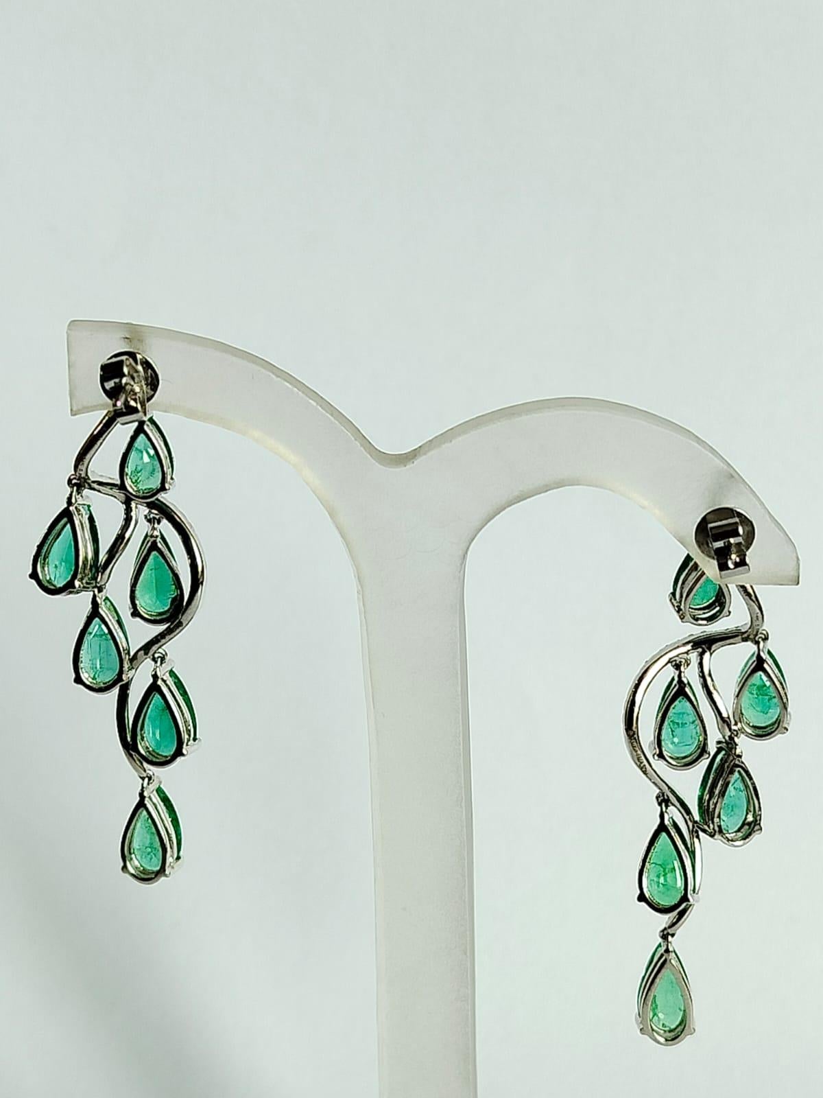 Pear Cut Set in 18K Gold, 7.81 carats, Zambian Emerald & Diamonds Chandelier Earrings For Sale