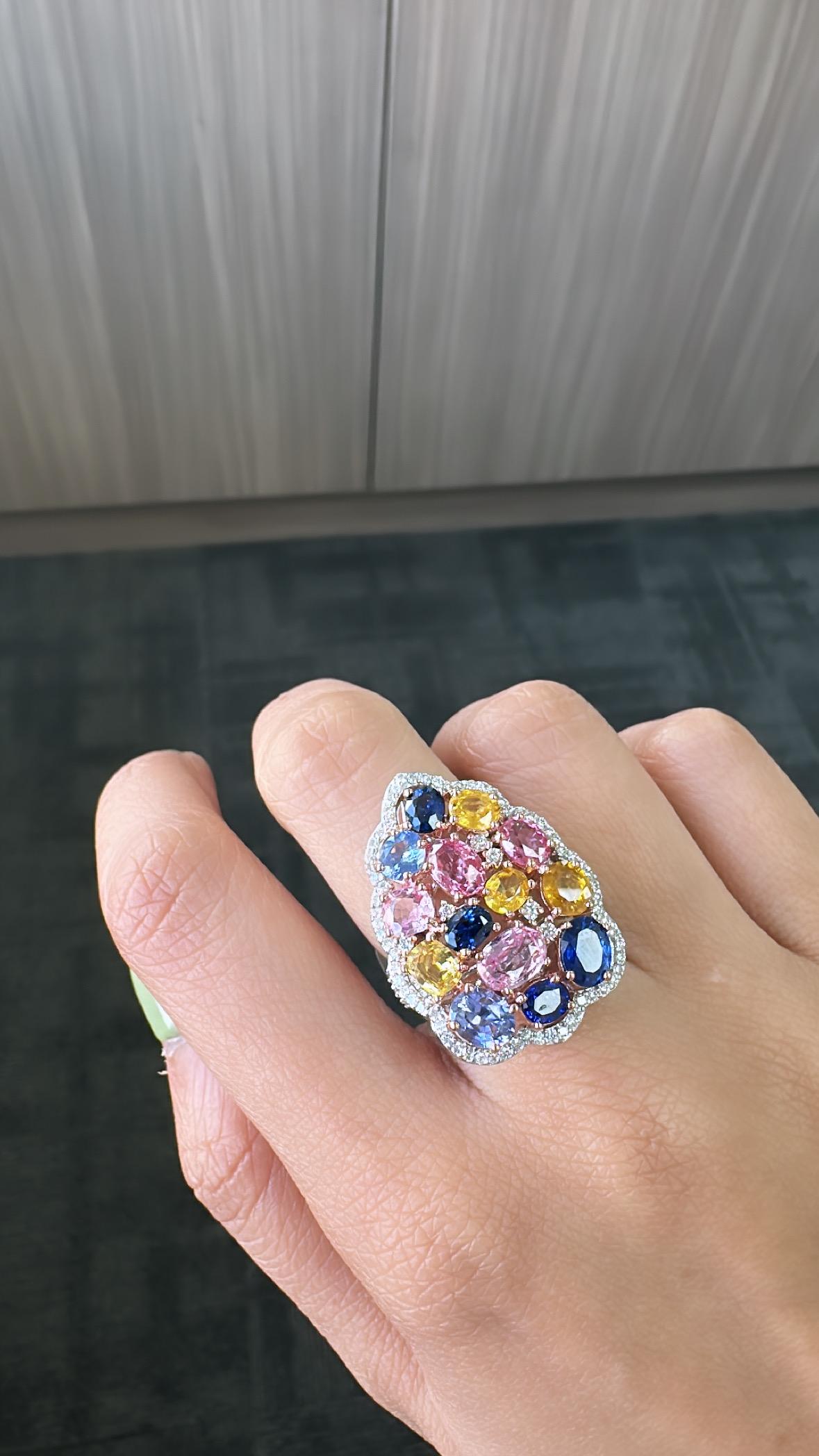 Set in 18K Gold, 7.90 carats, Ceylon Multi Sapphires & Diamonds Cocktail Ring For Sale 5