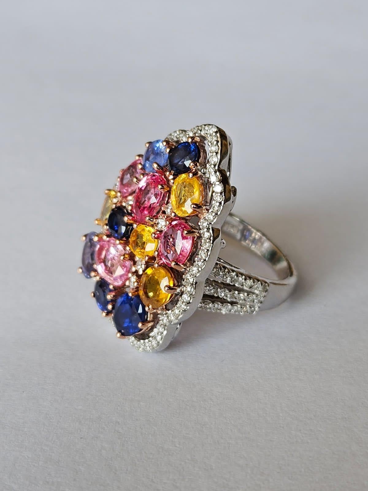 Oval Cut Set in 18K Gold, 7.90 carats, Ceylon Multi Sapphires & Diamonds Cocktail Ring For Sale