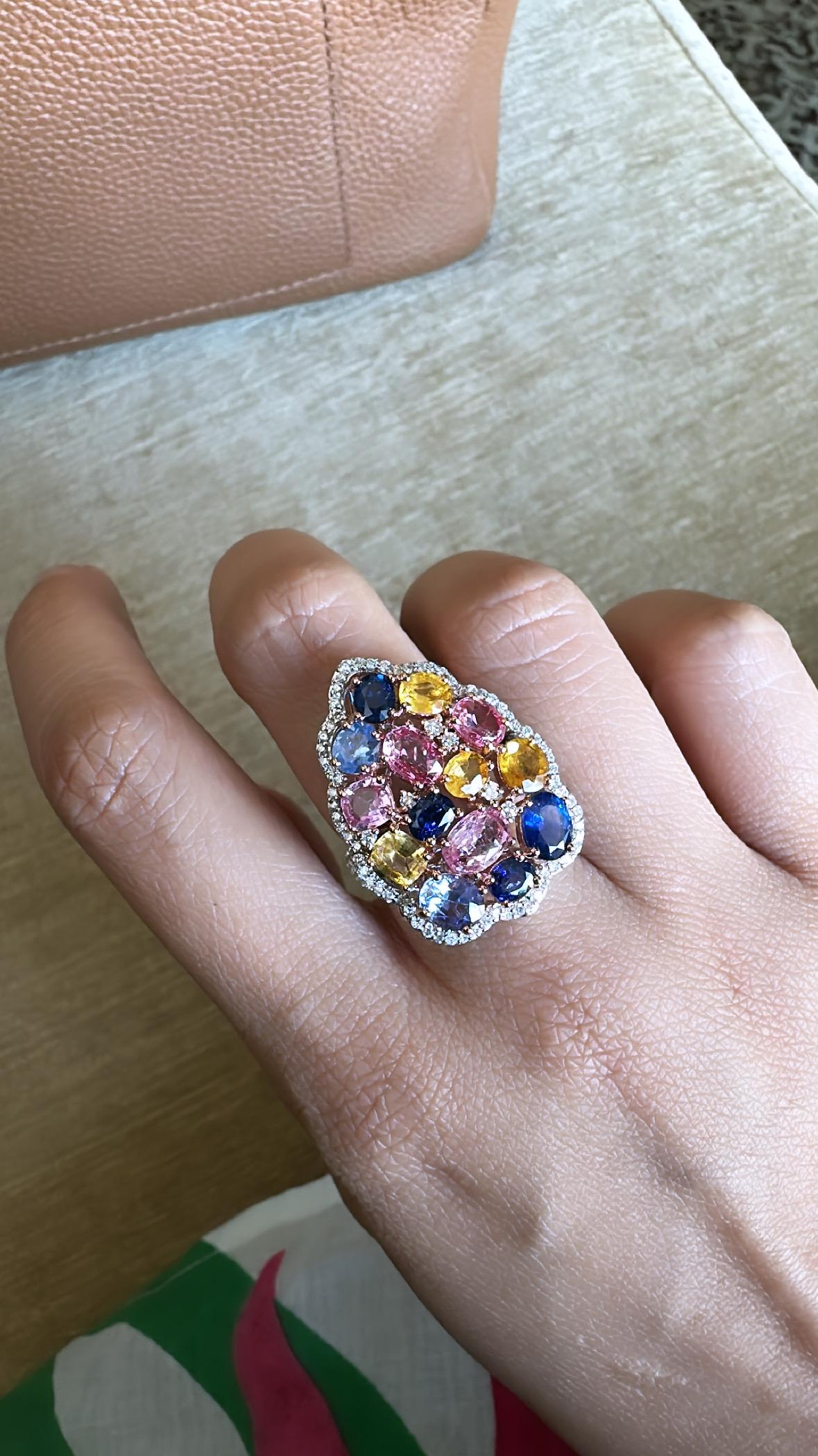 Set in 18K Gold, 7.90 carats, Ceylon Multi Sapphires & Diamonds Cocktail Ring For Sale 2