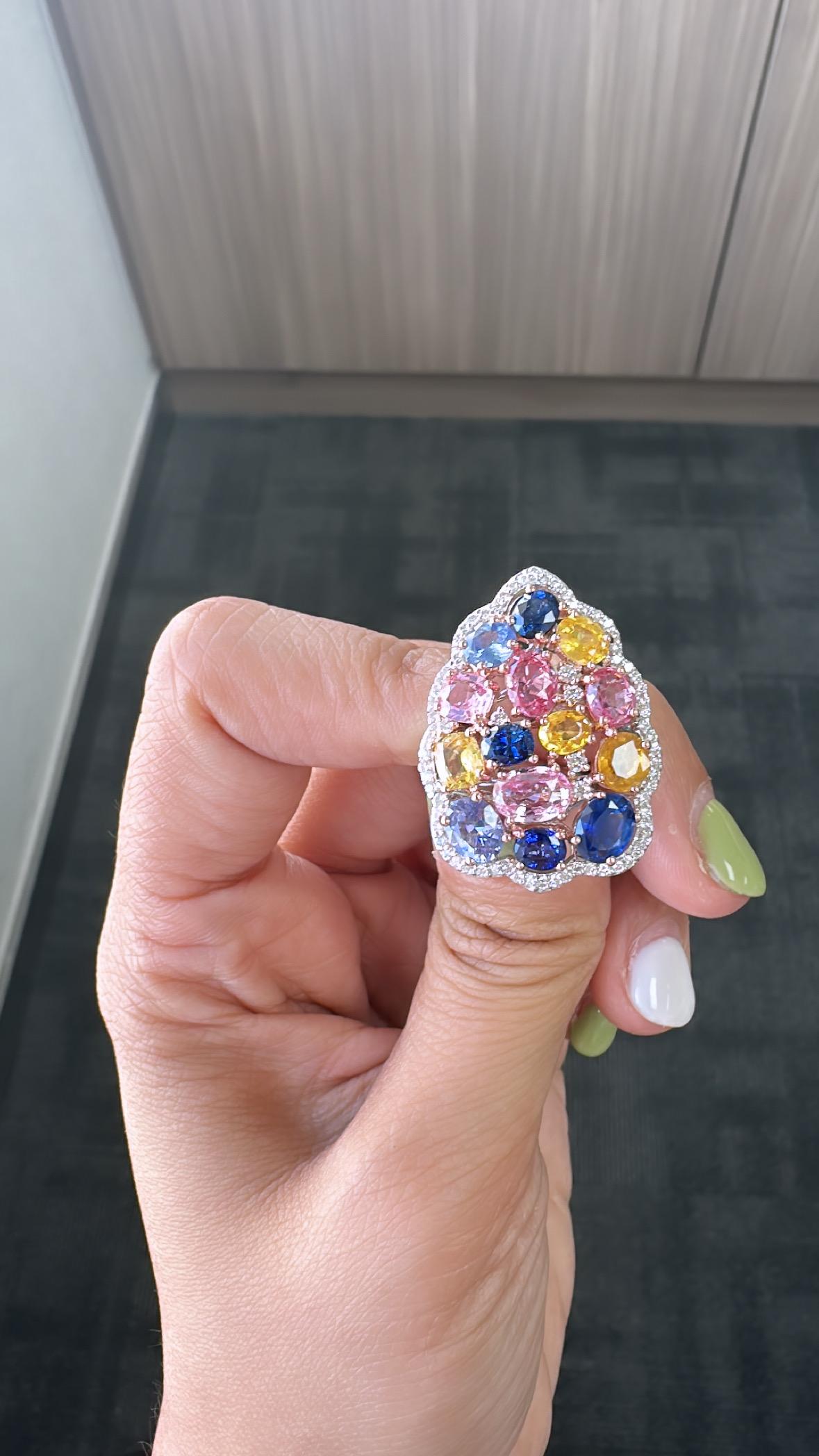 Set in 18K Gold, 7.90 carats, Ceylon Multi Sapphires & Diamonds Cocktail Ring For Sale 3