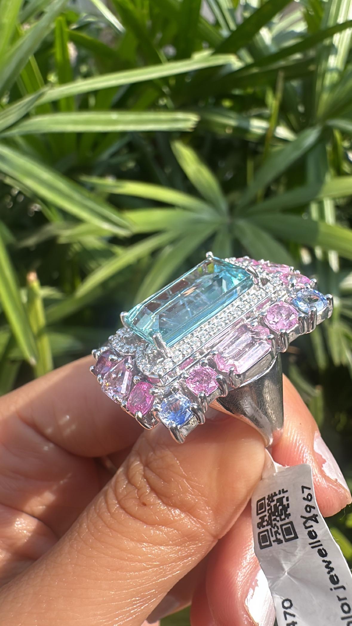 Women's or Men's Set in 18K Gold, 7.97 carats Aquamarine, Multi Sapphires & Diamond Cocktail Ring For Sale