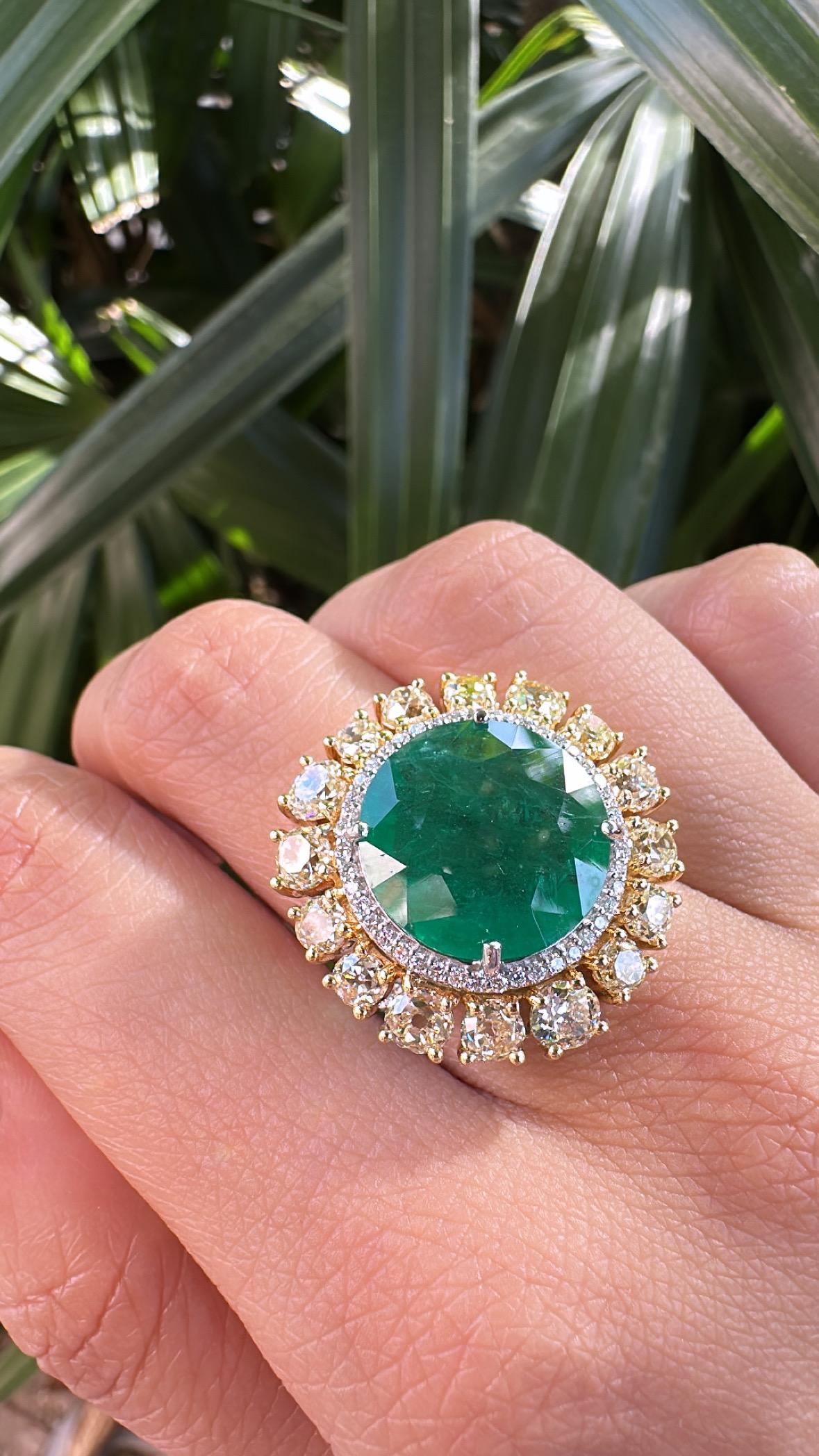 Anello di fidanzamento con smeraldo dello Zambia e diamanti gialli, 8,16 carati, incastonato in oro 18 carati in vendita 5