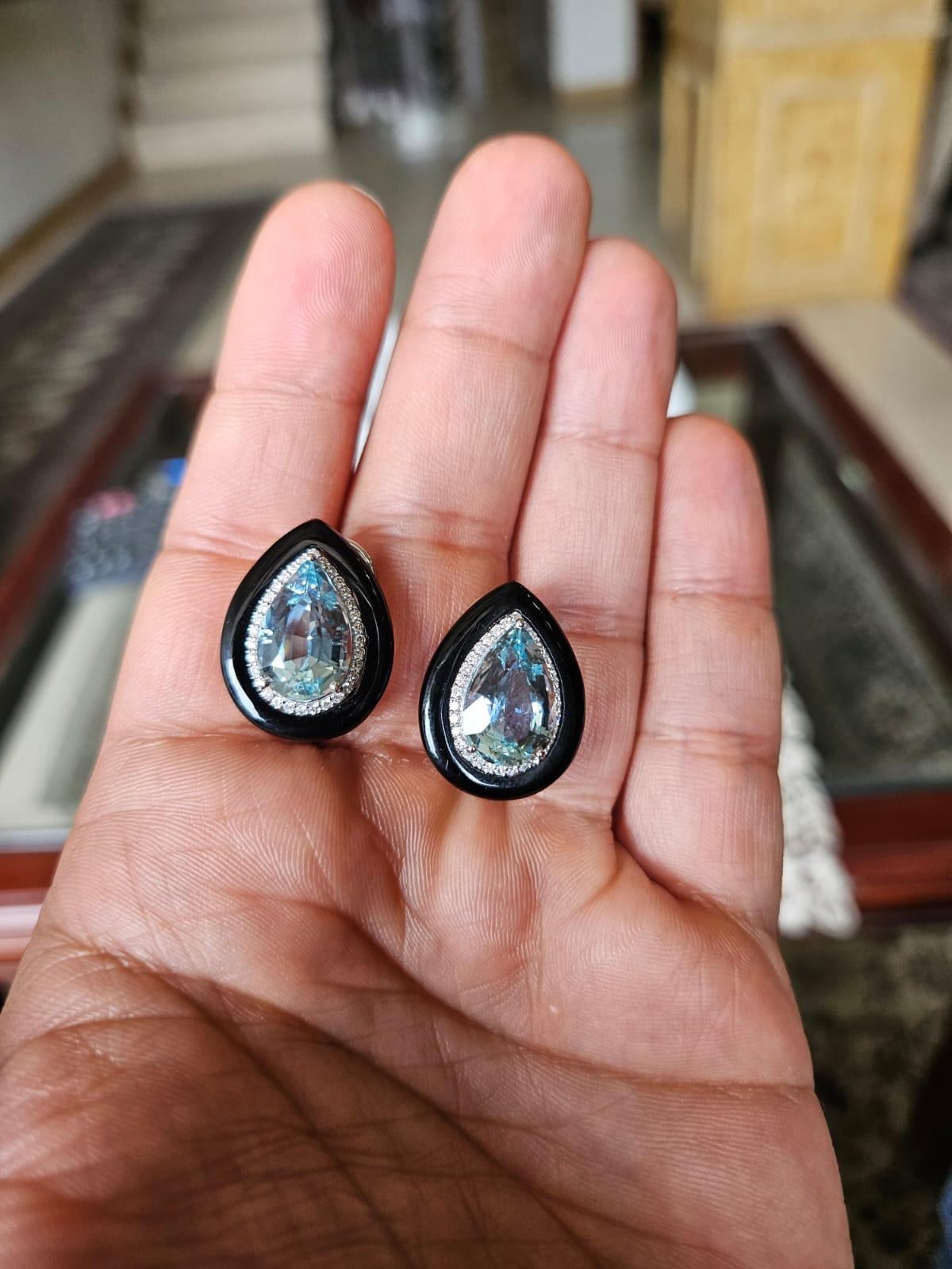 Art déco Boucles d'oreilles en or 18 carats, aigue-marine, onyx noir et diamants, 8,54 carats en vente