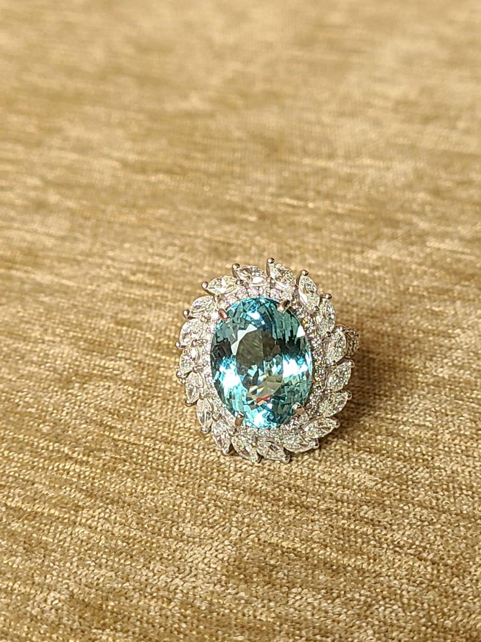 Art Deco Set in 18K Gold, 8.56 Carats, Oval Aquamarine & Marquise Diamonds Cocktail Ring