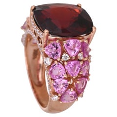 Anello di fidanzamento con granato, zaffiri rosa e diamanti da 8,63 carati, incastonato in oro 18 carati