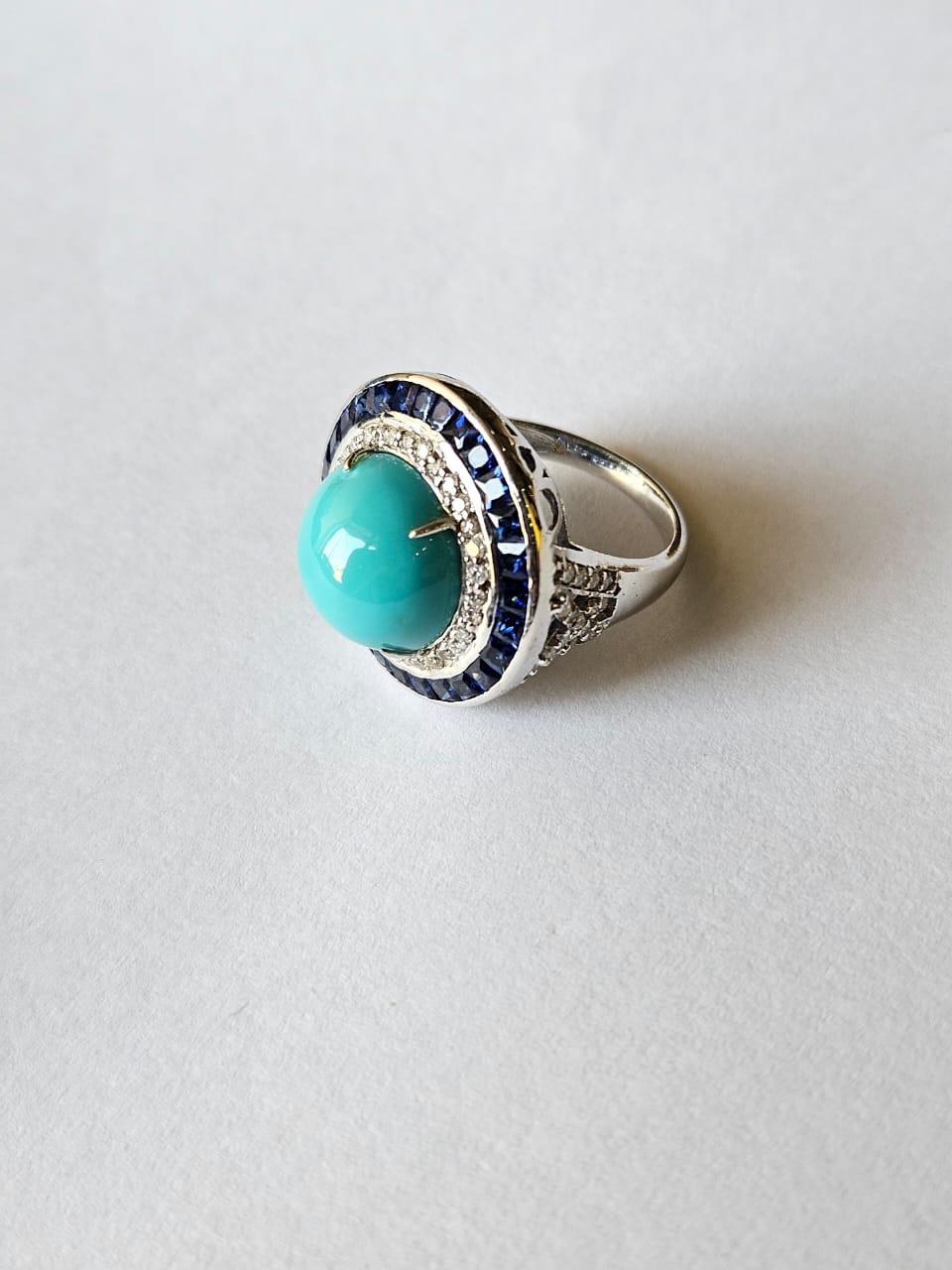 Set in 18K Gold, 8.65 carats Turquoise, Blue Sapphires & Diamonds Cocktail Ring In New Condition For Sale In Hong Kong, HK