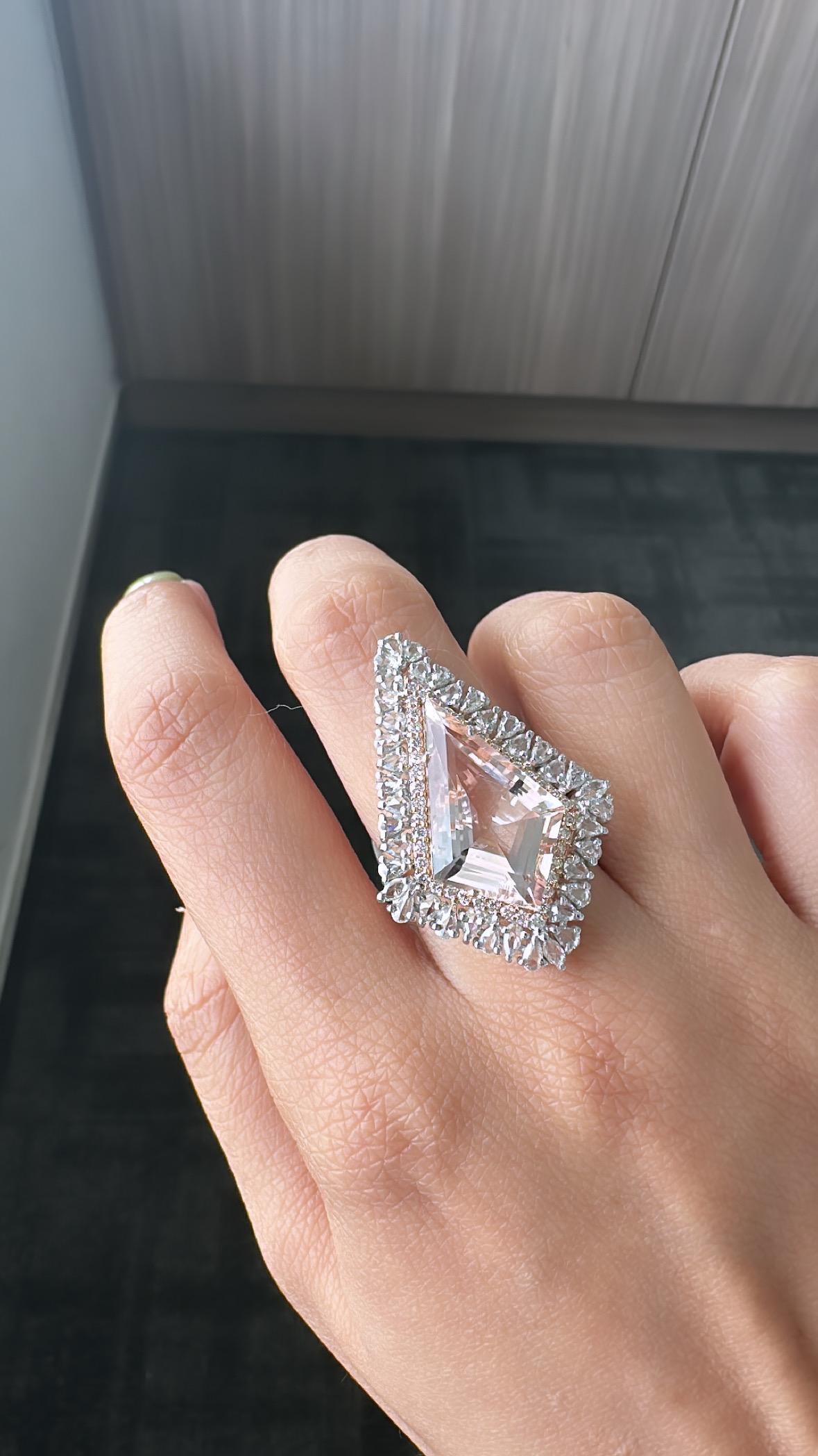 Set in 18K Gold, 8.76 carats Kite cut Morganite & Rose Cut Diamond Cocktail Ring For Sale 1