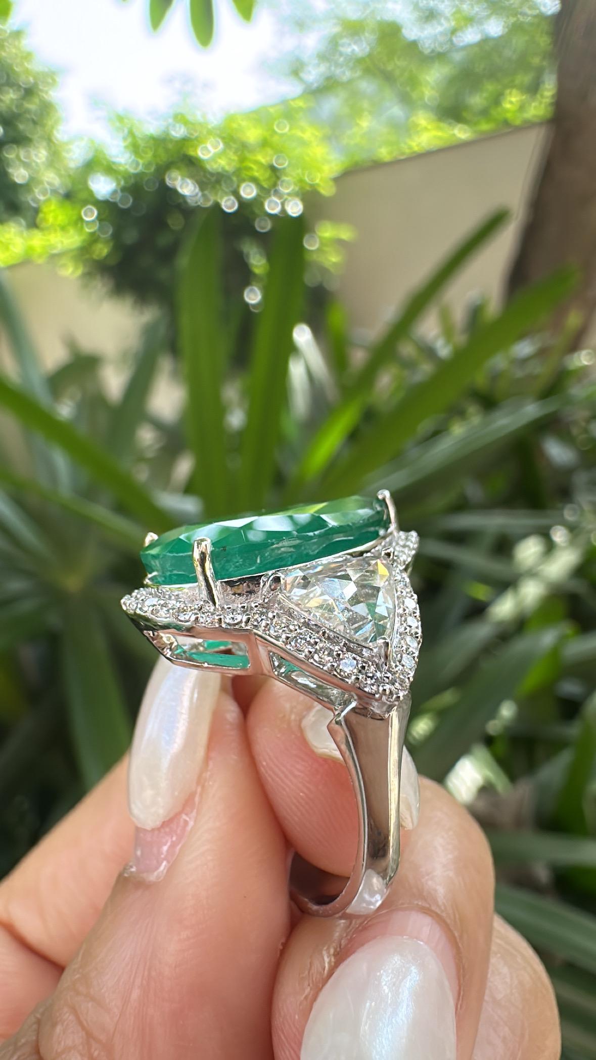 Verlobungsring aus 18-karätigem Gold, 8,77 Karat sambischer Smaragd und Diamanten im Rosenschliff im Angebot 2