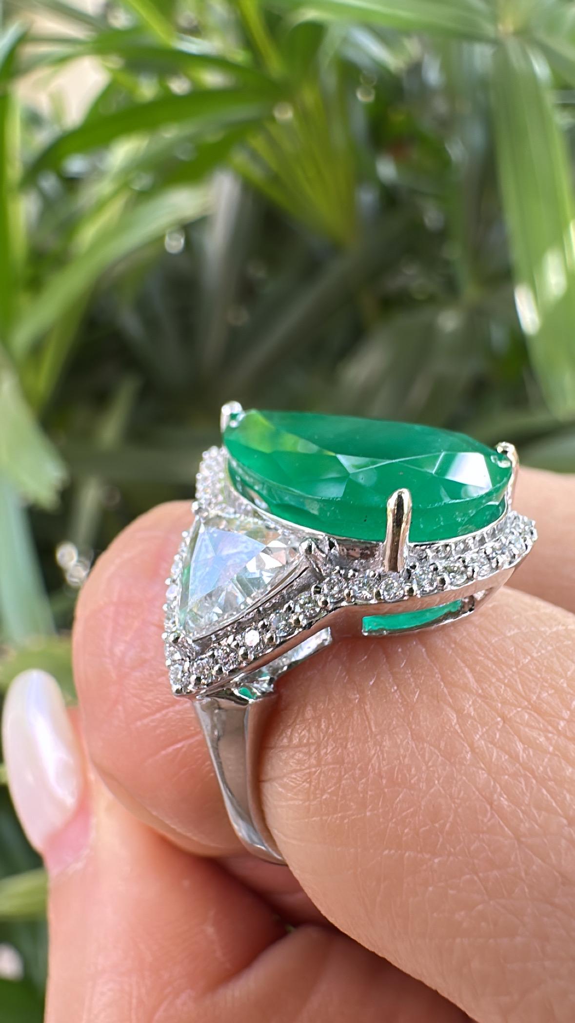 Verlobungsring aus 18-karätigem Gold, 8,77 Karat sambischer Smaragd und Diamanten im Rosenschliff im Angebot 4