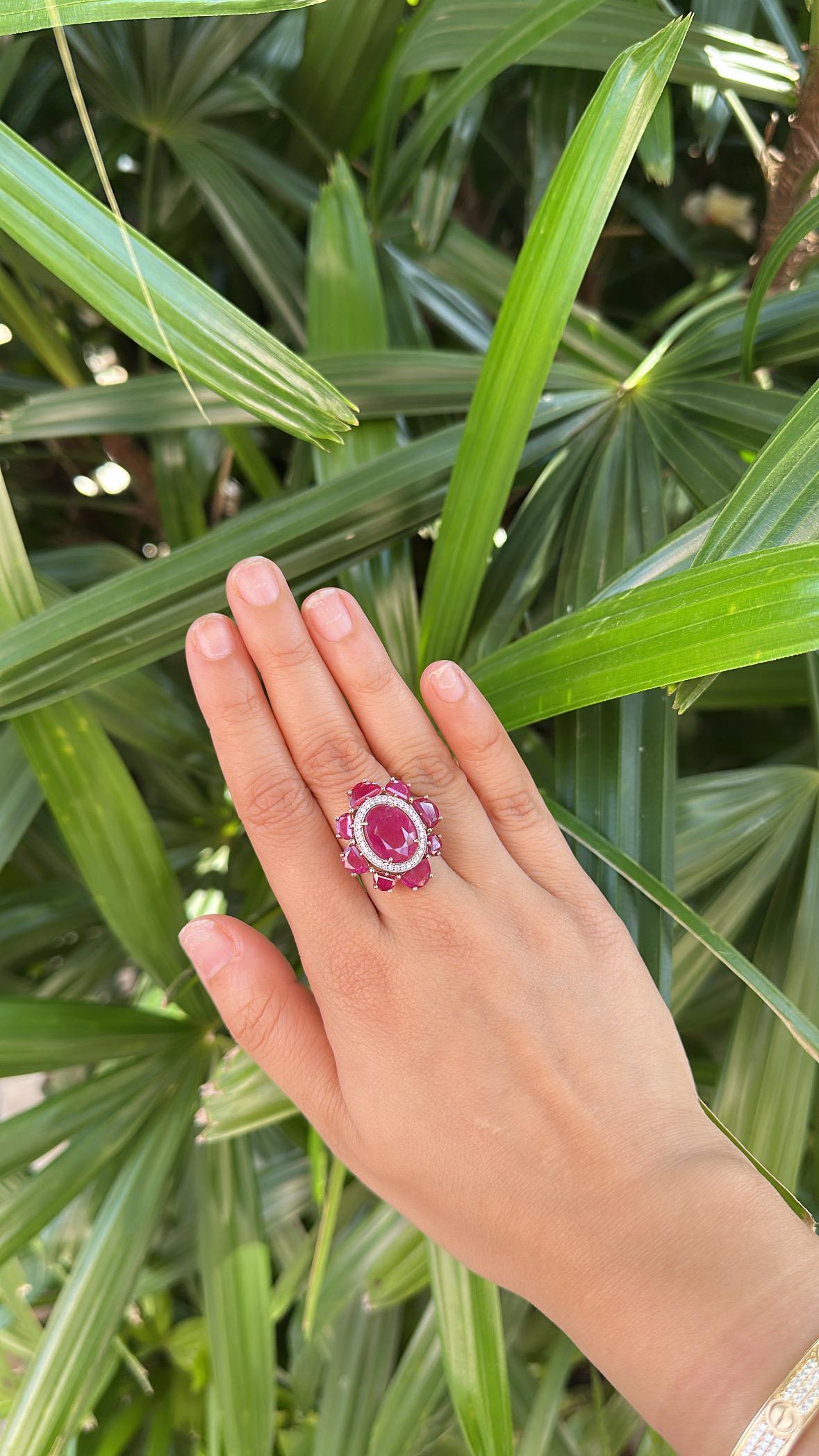 Set in 18K Gold, 8.83 carats, natural Mozambique Ruby & Diamonds Cocktail Ring For Sale 3