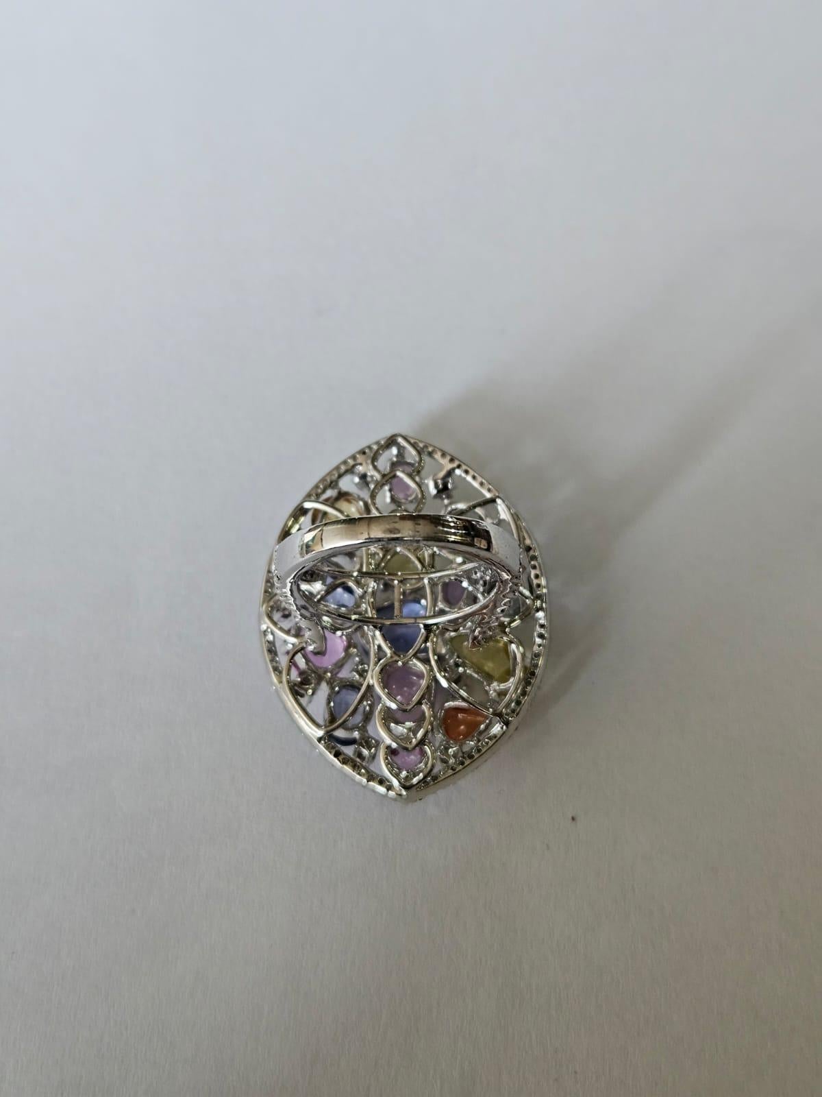 Moderne Bague cocktail en or 18 carats, 8.94 carats Ceylon Multi Sapphires & Diamonds en vente