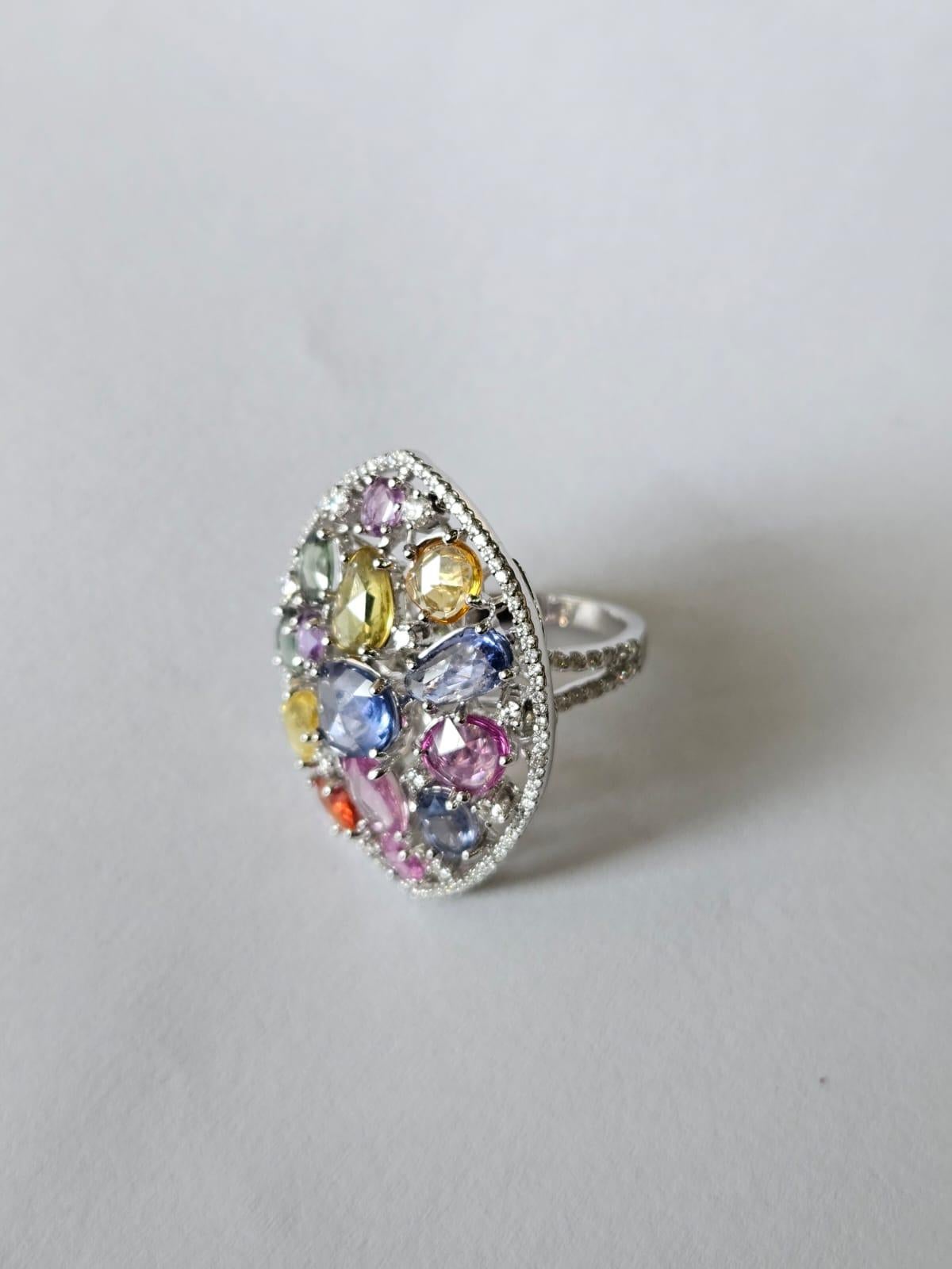 Taille rose Bague cocktail en or 18 carats, 8.94 carats Ceylon Multi Sapphires & Diamonds en vente